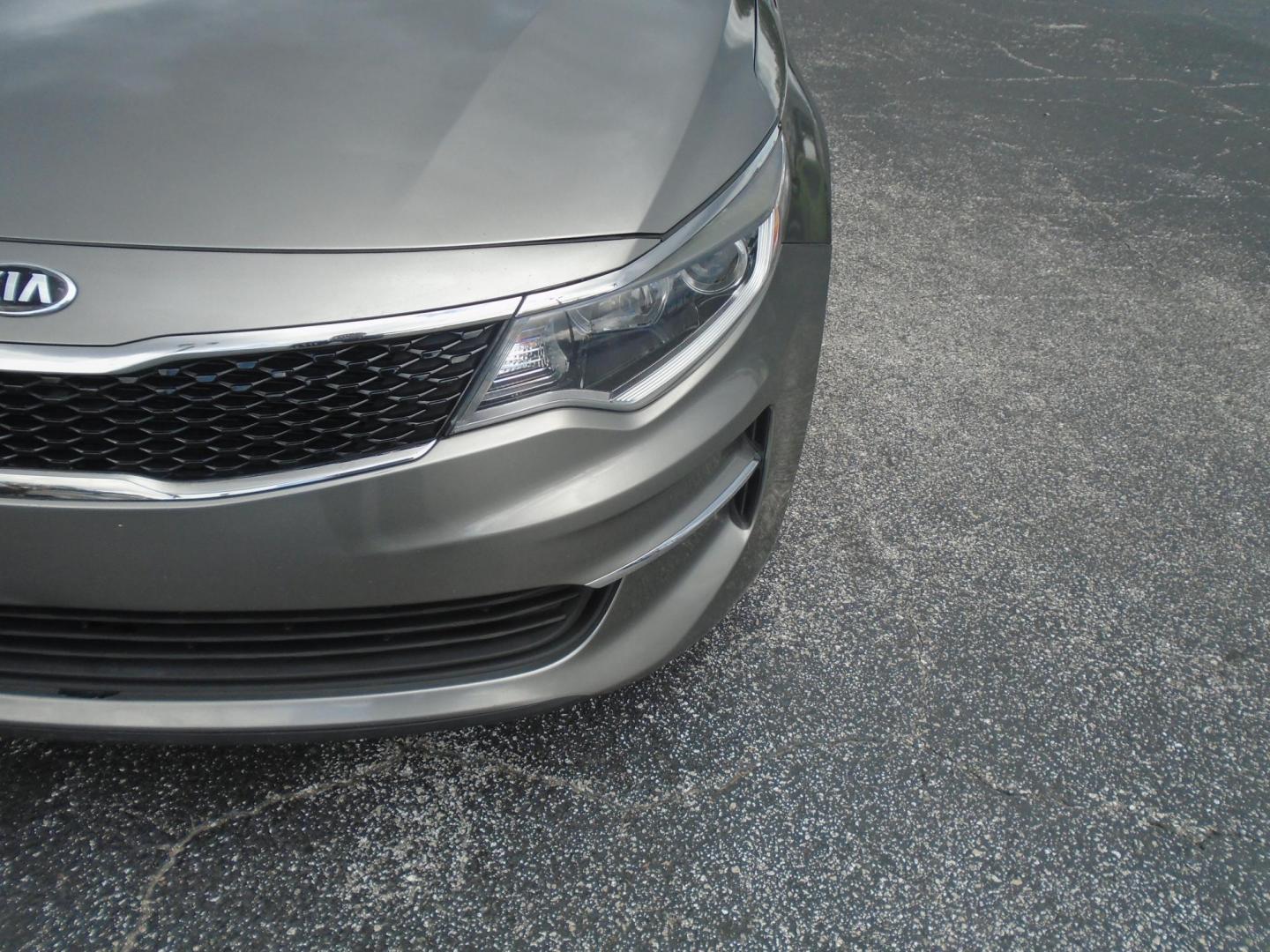 2018 GRAY /Grey Kia Optima LX (5XXGT4L35JG) with an 2.4L L4 DOHC 16V engine, 6A transmission, located at 6112 N Florida Avenue, Tampa, FL, 33604, (888) 521-5131, 27.954929, -82.459534 - 499$ down plus tax & tag. - Photo#8