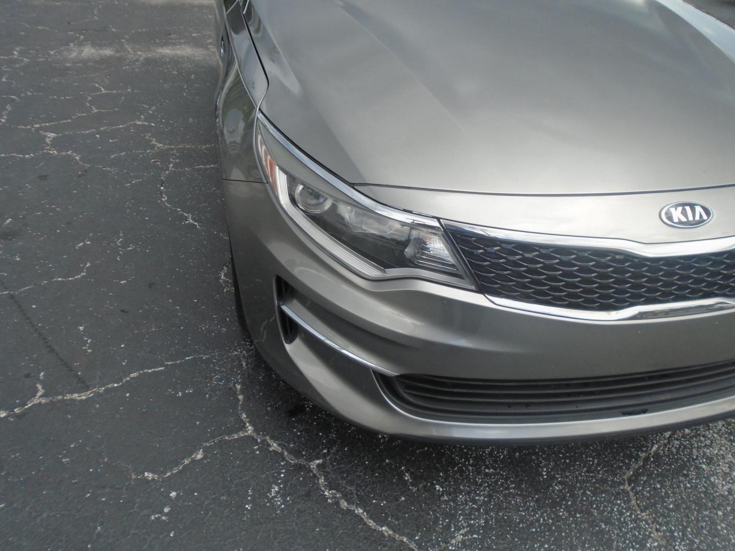 2018 GRAY /Grey Kia Optima LX (5XXGT4L35JG) with an 2.4L L4 DOHC 16V engine, 6A transmission, located at 6112 N Florida Avenue, Tampa, FL, 33604, (888) 521-5131, 27.954929, -82.459534 - 499$ down plus tax & tag. - Photo#7