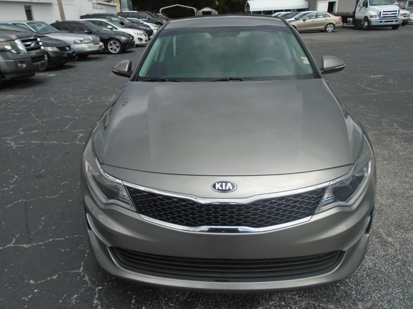 2018 GRAY /Grey Kia Optima LX (5XXGT4L35JG) with an 2.4L L4 DOHC 16V engine, 6A transmission, located at 6112 N Florida Avenue, Tampa, FL, 33604, (888) 521-5131, 27.954929, -82.459534 - 499$ down plus tax & tag. - Photo#5