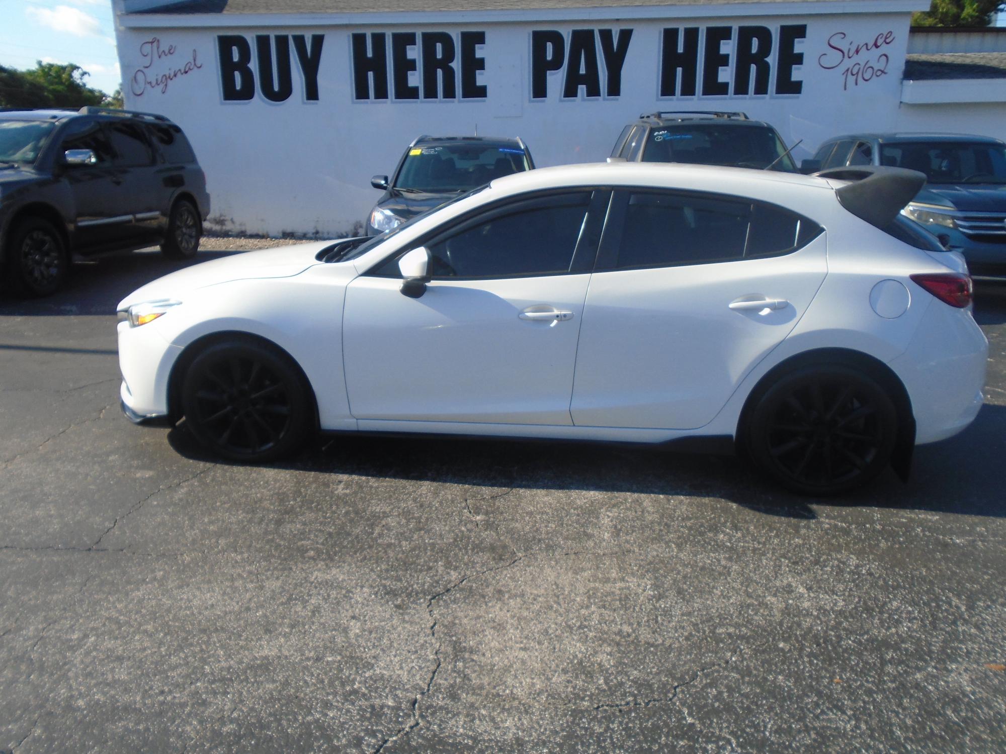photo of 2017 Mazda MAZDA3 i Touring AT 5-Door
