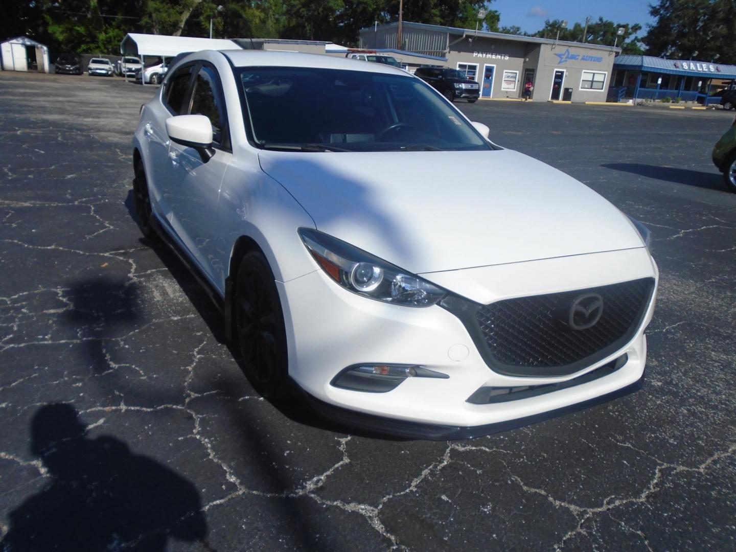 2017 White /BLACK Mazda MAZDA3 i Touring AT 5-Door (JM1BN1L77H1) with an 2.0L L4 DOHC 16V engine, 6A transmission, located at 6112 N Florida Avenue, Tampa, FL, 33604, (888) 521-5131, 27.954929, -82.459534 - 499$ down plus tax & tag. - Photo#3