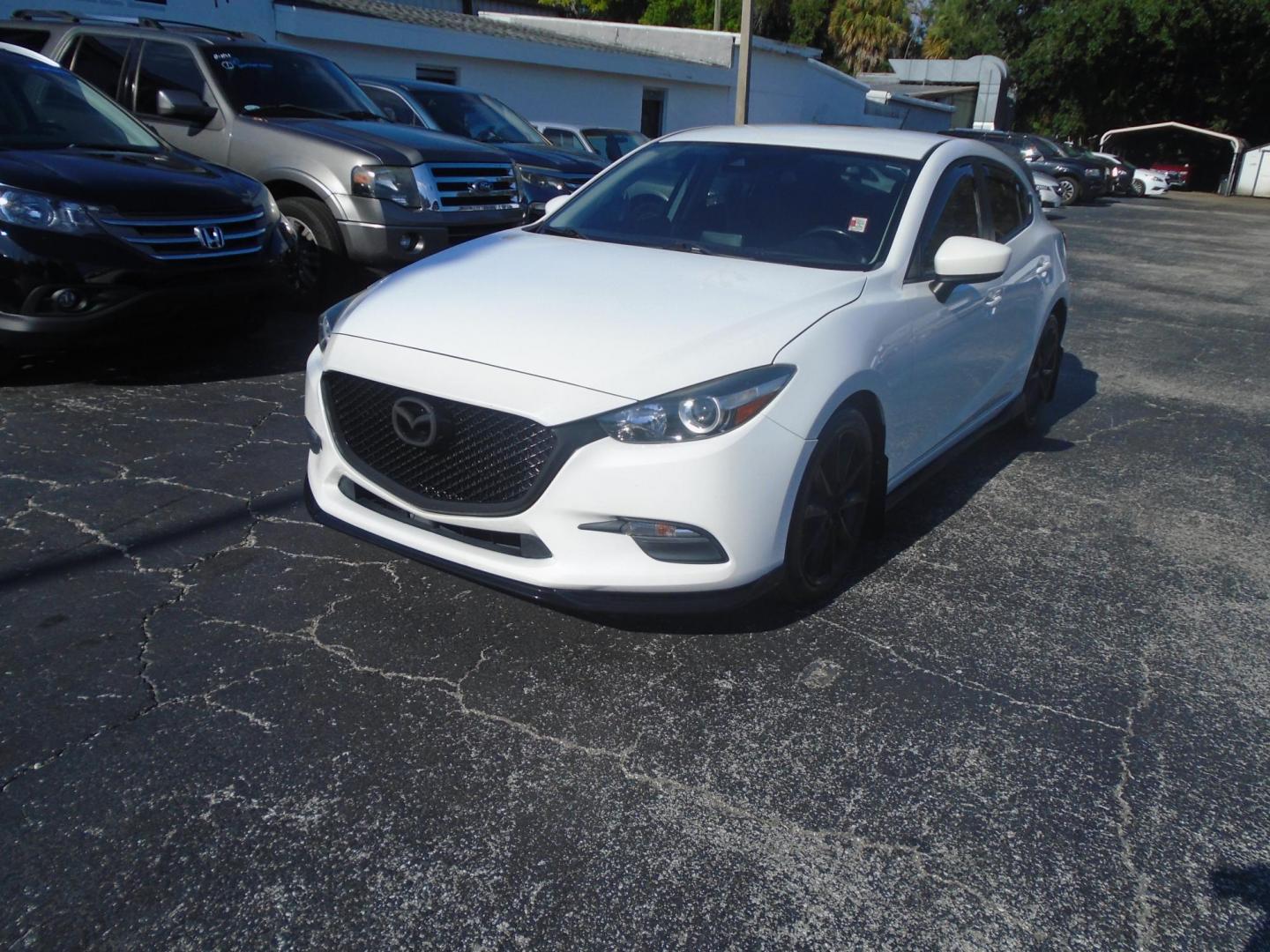 2017 White /BLACK Mazda MAZDA3 i Touring AT 5-Door (JM1BN1L77H1) with an 2.0L L4 DOHC 16V engine, 6A transmission, located at 6112 N Florida Avenue, Tampa, FL, 33604, (888) 521-5131, 27.954929, -82.459534 - 499$ down plus tax & tag. - Photo#2
