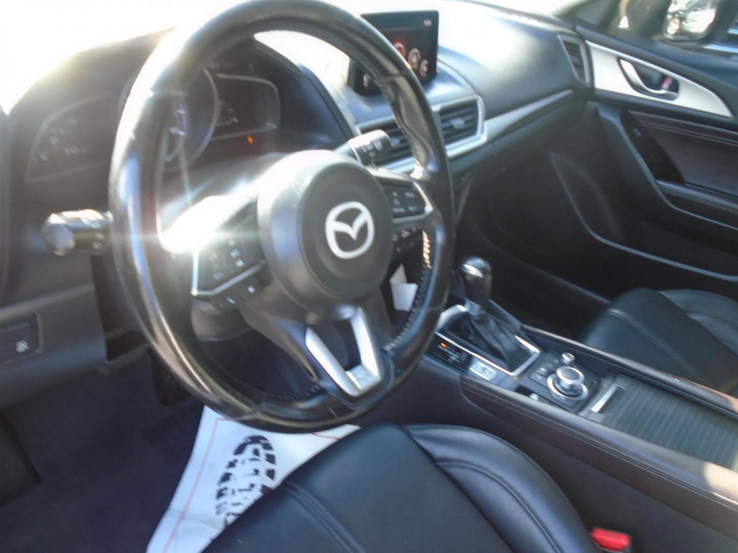 2017 White /BLACK Mazda MAZDA3 i Touring AT 5-Door (JM1BN1L77H1) with an 2.0L L4 DOHC 16V engine, 6A transmission, located at 6112 N Florida Avenue, Tampa, FL, 33604, (888) 521-5131, 27.954929, -82.459534 - 499$ down plus tax & tag. - Photo#9
