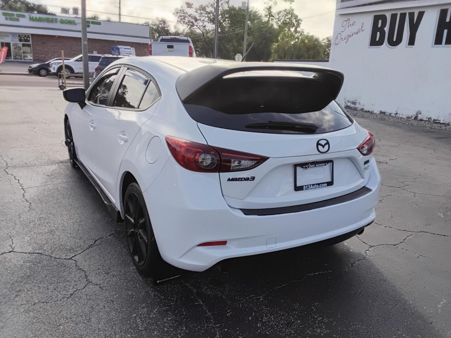 2017 White /BLACK Mazda MAZDA3 i Touring AT 5-Door (JM1BN1L77H1) with an 2.0L L4 DOHC 16V engine, 6A transmission, located at 6112 N Florida Avenue, Tampa, FL, 33604, (888) 521-5131, 27.954929, -82.459534 - 499$ down plus tax & tag. - Photo#5