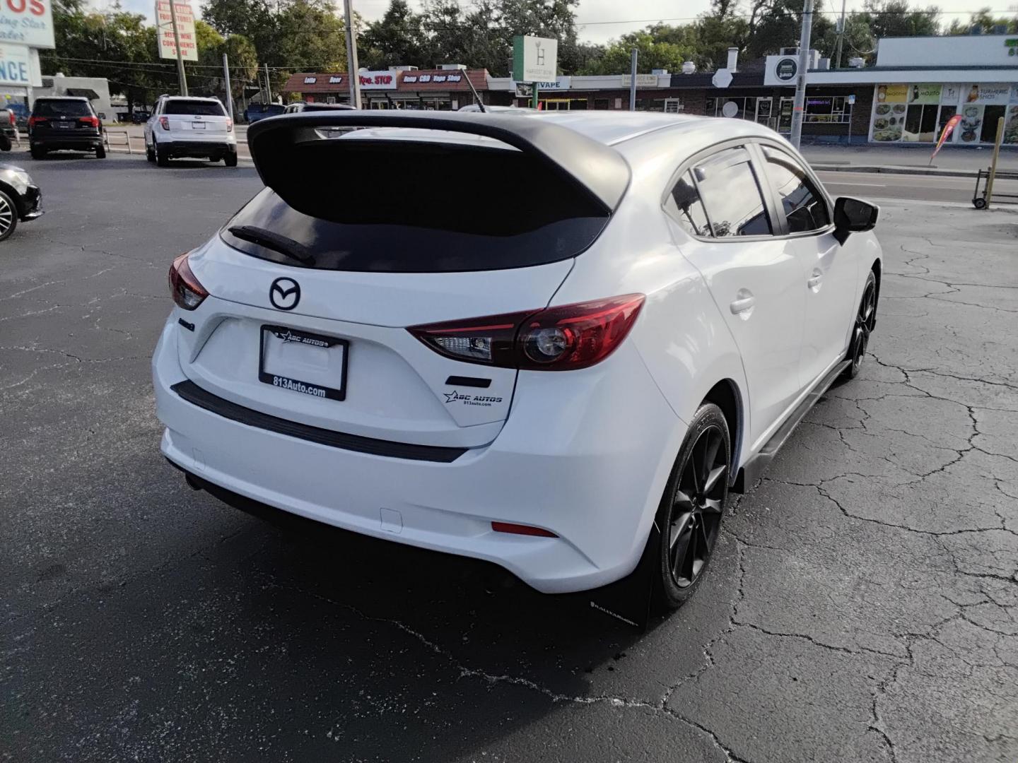 2017 White /BLACK Mazda MAZDA3 i Touring AT 5-Door (JM1BN1L77H1) with an 2.0L L4 DOHC 16V engine, 6A transmission, located at 6112 N Florida Avenue, Tampa, FL, 33604, (888) 521-5131, 27.954929, -82.459534 - 499$ down plus tax & tag. - Photo#4