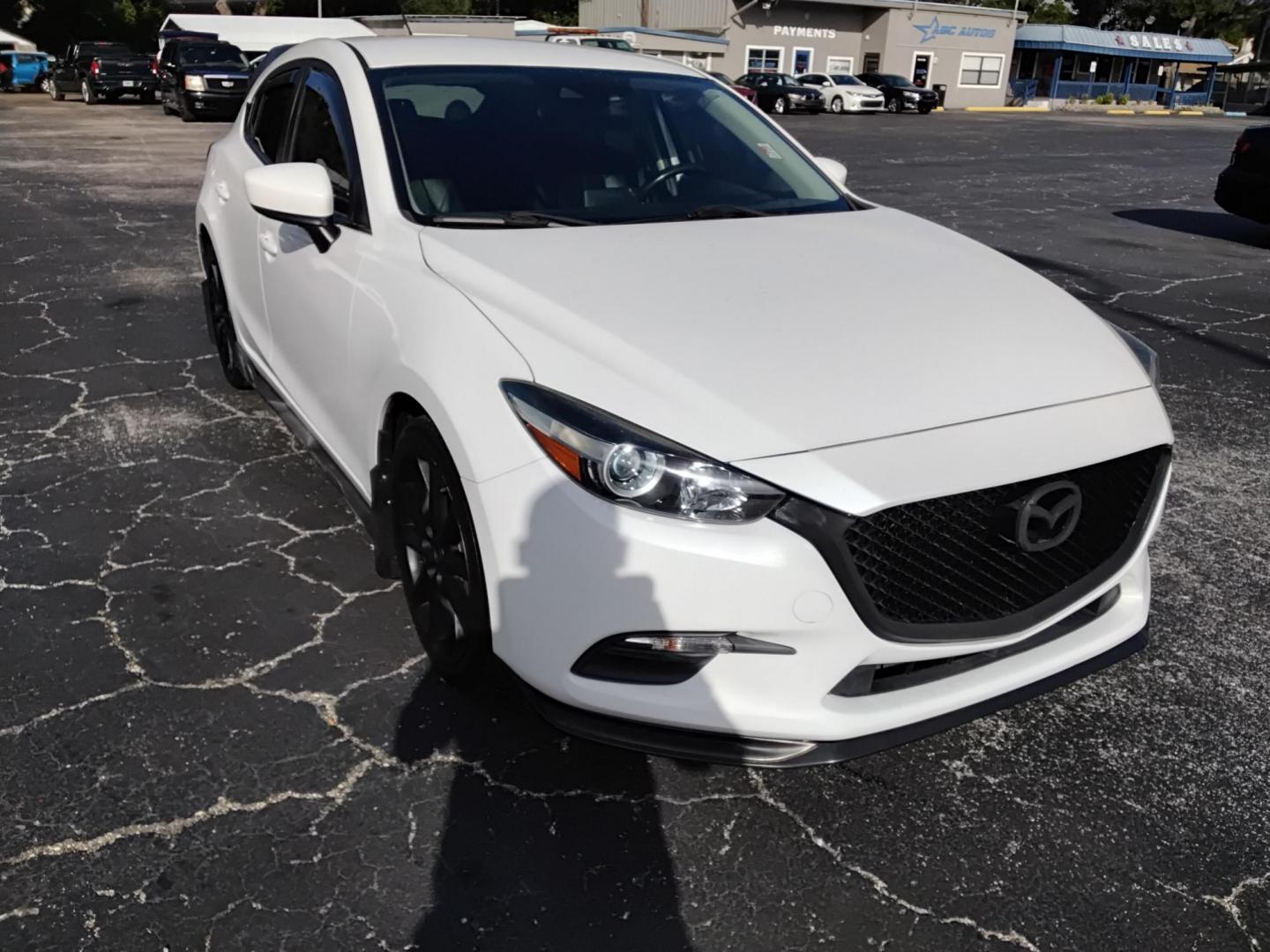 2017 White /BLACK Mazda MAZDA3 i Touring AT 5-Door (JM1BN1L77H1) with an 2.0L L4 DOHC 16V engine, 6A transmission, located at 6112 N Florida Avenue, Tampa, FL, 33604, (888) 521-5131, 27.954929, -82.459534 - 499$ down plus tax & tag. - Photo#2