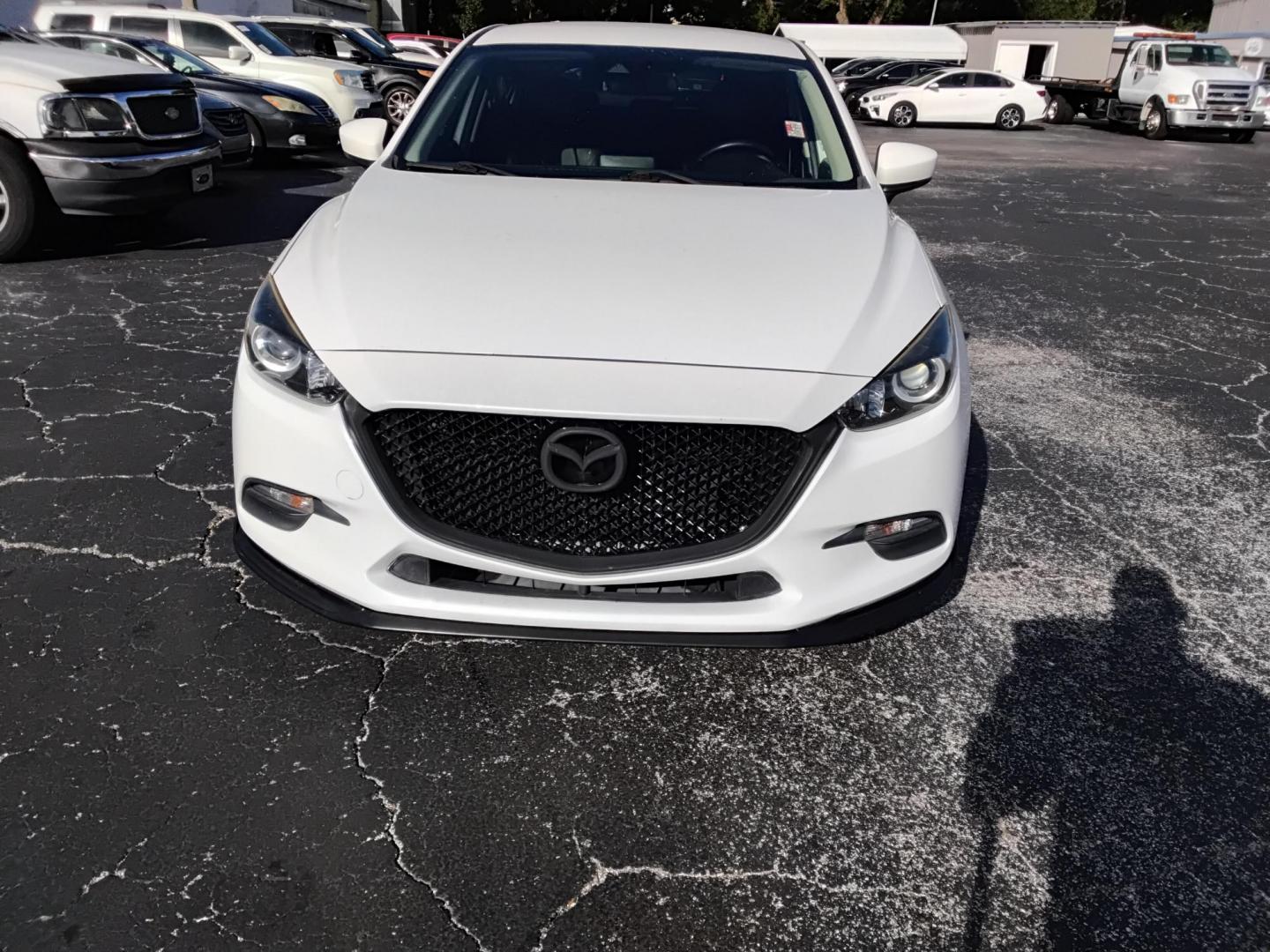 2017 White /BLACK Mazda MAZDA3 i Touring AT 5-Door (JM1BN1L77H1) with an 2.0L L4 DOHC 16V engine, 6A transmission, located at 6112 N Florida Avenue, Tampa, FL, 33604, (888) 521-5131, 27.954929, -82.459534 - 499$ down plus tax & tag. - Photo#1
