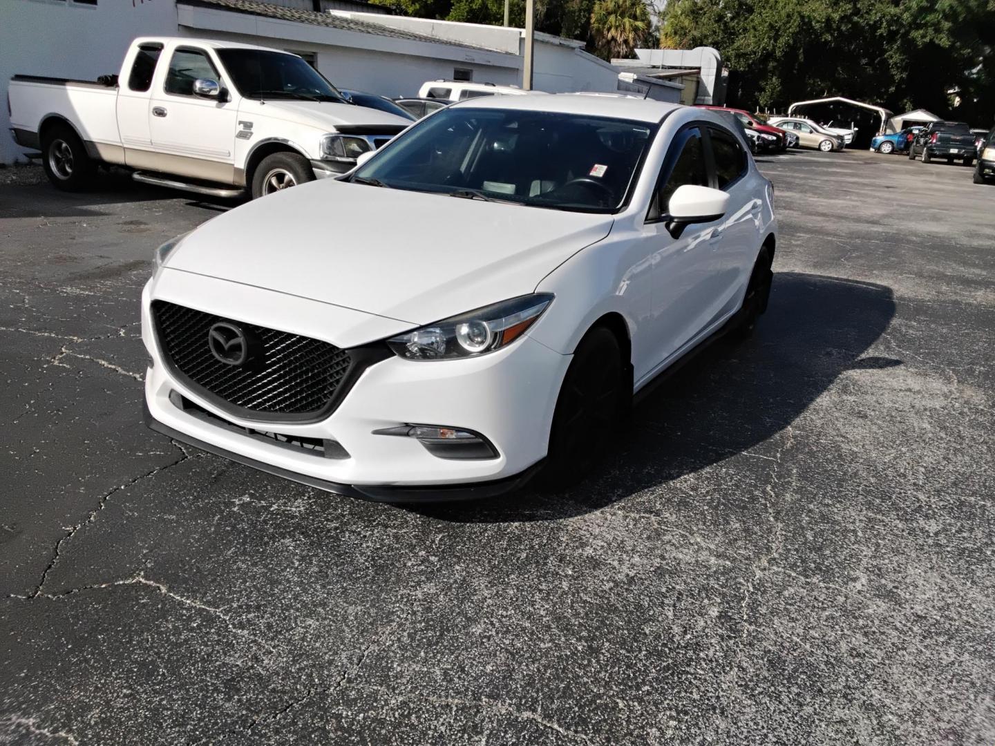 2017 White /BLACK Mazda MAZDA3 i Touring AT 5-Door (JM1BN1L77H1) with an 2.0L L4 DOHC 16V engine, 6A transmission, located at 6112 N Florida Avenue, Tampa, FL, 33604, (888) 521-5131, 27.954929, -82.459534 - 499$ down plus tax & tag. - Photo#3