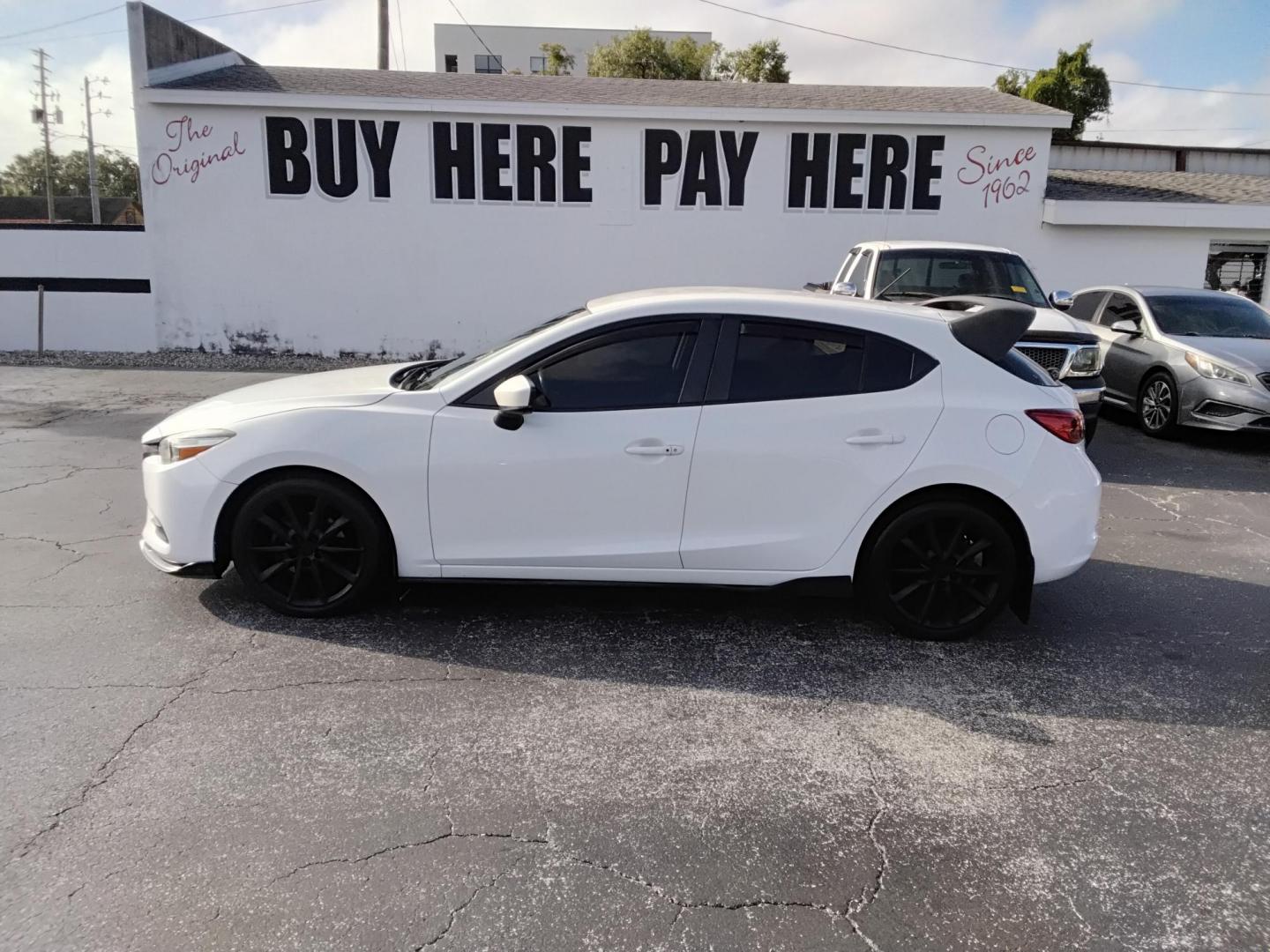 2017 White /BLACK Mazda MAZDA3 i Touring AT 5-Door (JM1BN1L77H1) with an 2.0L L4 DOHC 16V engine, 6A transmission, located at 6112 N Florida Avenue, Tampa, FL, 33604, (888) 521-5131, 27.954929, -82.459534 - 499$ down plus tax & tag. - Photo#0
