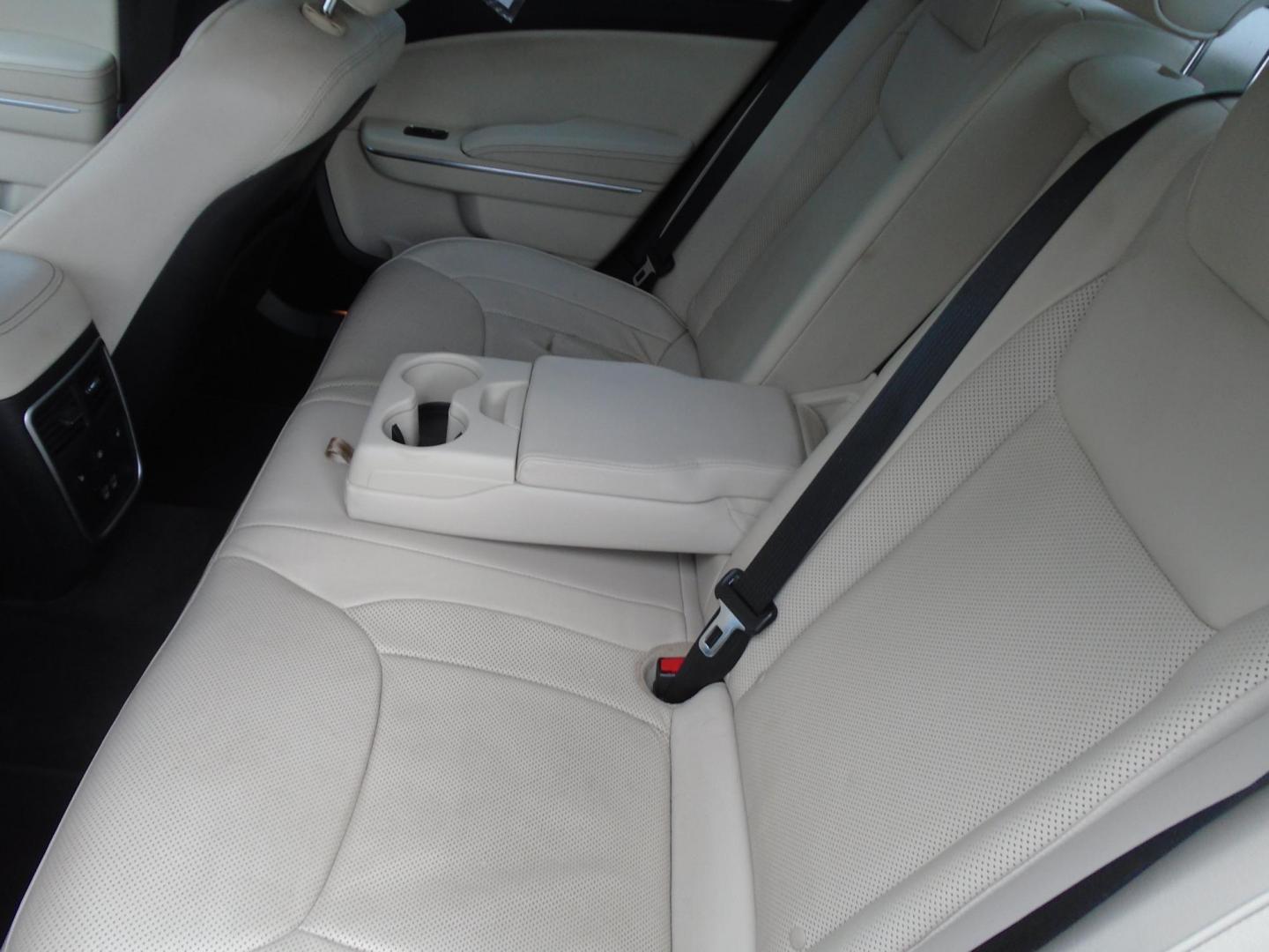 2015 Blue /White Chrysler 300 C RWD (2C3CCAEG1FH) with an 3.6L V6 SOHC 24V engine, 8A transmission, located at 6112 N Florida Avenue, Tampa, FL, 33604, (888) 521-5131, 27.954929, -82.459534 - 499$ down plus tax & tag. - Photo#14