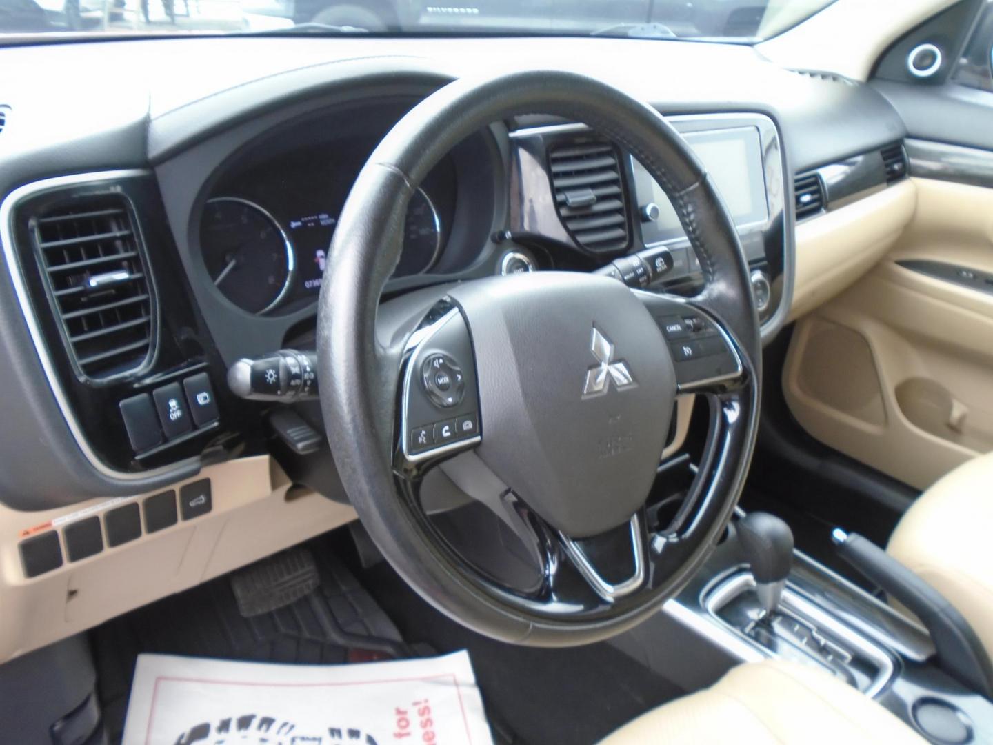 2017 RED /Beige Mitsubishi Outlander SEL 2WD (JA4AD3A3XHZ) with an 2.4L L4 DOHC 16V engine, CVT transmission, located at 6112 N Florida Avenue, Tampa, FL, 33604, (888) 521-5131, 27.954929, -82.459534 - 499$ DOWN PLUS TAX & TAG. - Photo#8