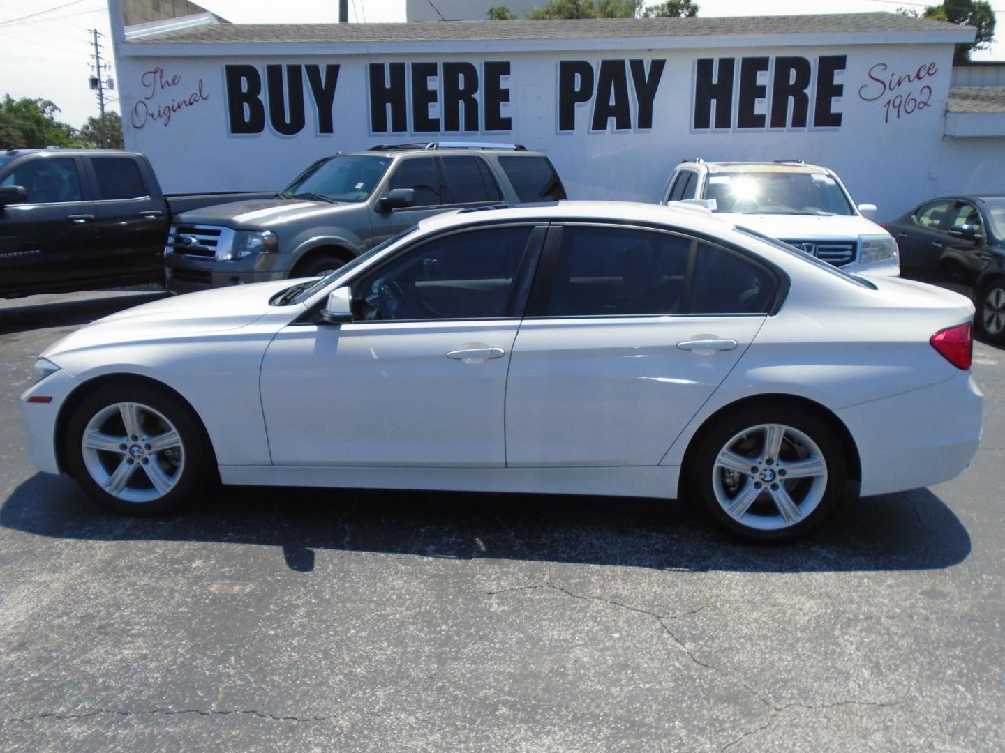 2014 White /Beige BMW 3-Series 328i Sedan (WBA3A5C57EF) with an 2.0L L4 DOHC 16V engine, located at 6112 N Florida Avenue, Tampa, FL, 33604, (888) 521-5131, 27.954929, -82.459534 - 499$ down plus tax & tag. - Photo#0