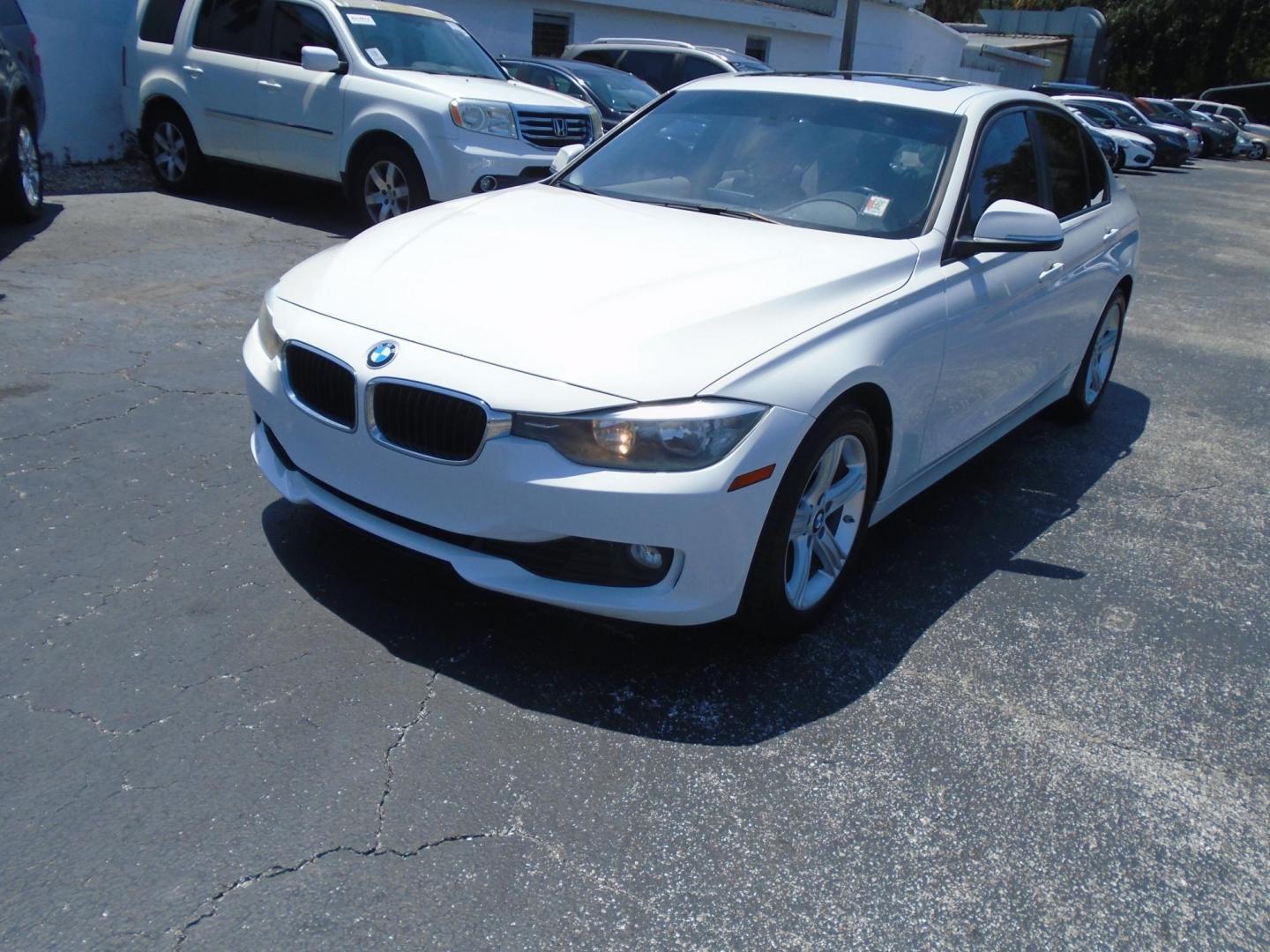 2014 White /Beige BMW 3-Series 328i Sedan (WBA3A5C57EF) with an 2.0L L4 DOHC 16V engine, located at 6112 N Florida Avenue, Tampa, FL, 33604, (888) 521-5131, 27.954929, -82.459534 - 499$ down plus tax & tag. - Photo#2