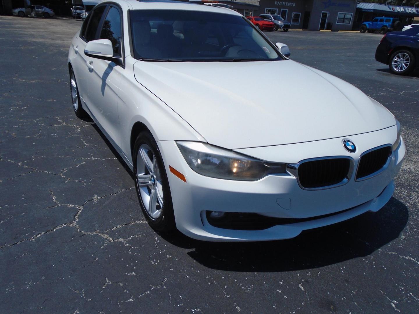 2014 White /Beige BMW 3-Series 328i Sedan (WBA3A5C57EF) with an 2.0L L4 DOHC 16V engine, located at 6112 N Florida Avenue, Tampa, FL, 33604, (888) 521-5131, 27.954929, -82.459534 - 499$ down plus tax & tag. - Photo#3