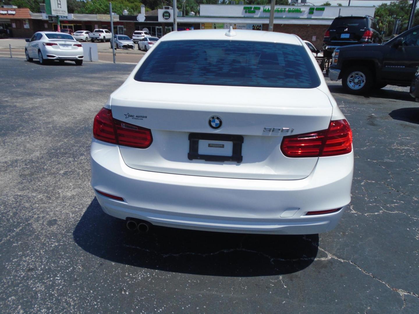 2014 White /Beige BMW 3-Series 328i Sedan (WBA3A5C57EF) with an 2.0L L4 DOHC 16V engine, located at 6112 N Florida Avenue, Tampa, FL, 33604, (888) 521-5131, 27.954929, -82.459534 - 499$ down plus tax & tag. - Photo#4