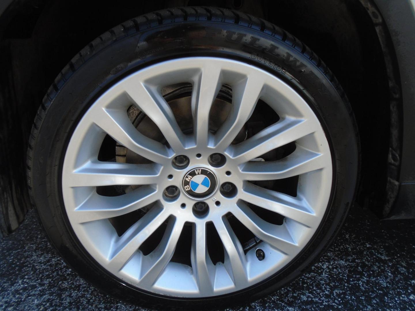 2015 White /Beige BMW X1 sDrive28i (WBAVM1C51FV) with an 2.0L L4 DOHC 16V engine, 8-Speed Automatic transmission, located at 6112 N Florida Avenue, Tampa, FL, 33604, (888) 521-5131, 27.954929, -82.459534 - 499$ down plus tax & tag. - Photo#6