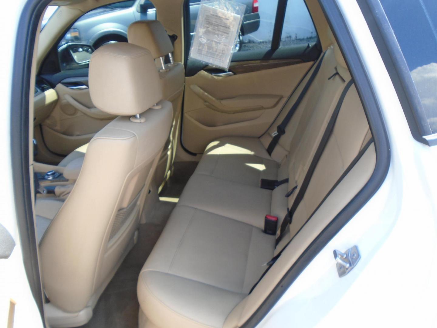 2015 White /Beige BMW X1 sDrive28i (WBAVM1C51FV) with an 2.0L L4 DOHC 16V engine, 8-Speed Automatic transmission, located at 6112 N Florida Avenue, Tampa, FL, 33604, (888) 521-5131, 27.954929, -82.459534 - 499$ down plus tax & tag. - Photo#7