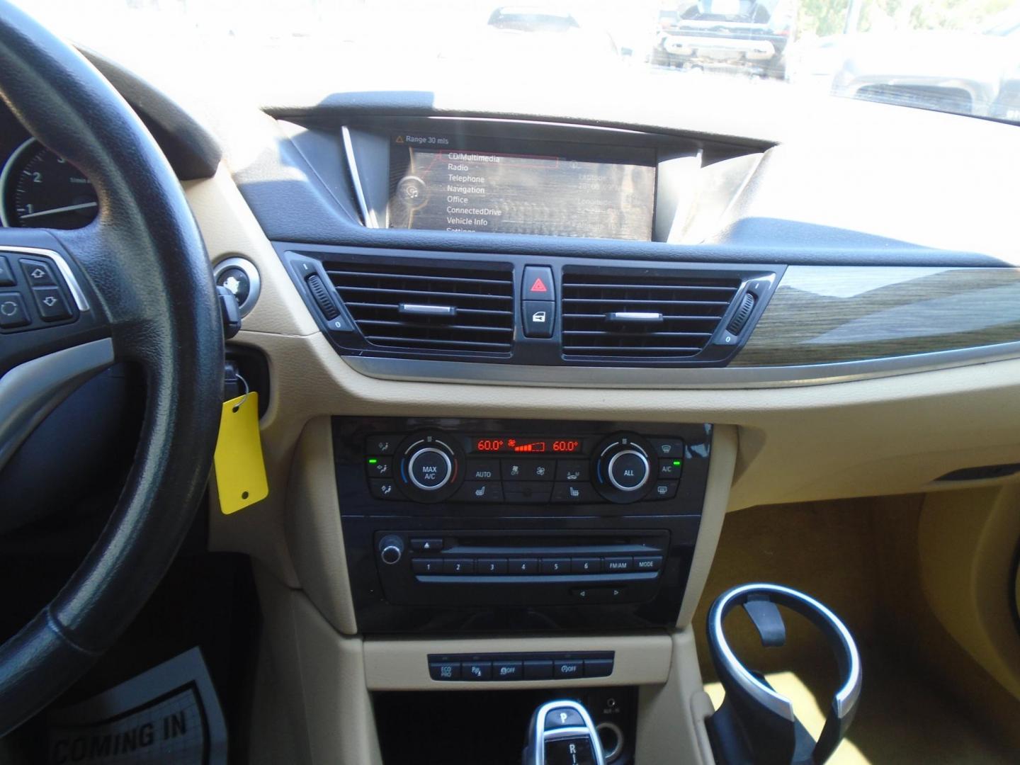 2015 White /Beige BMW X1 sDrive28i (WBAVM1C51FV) with an 2.0L L4 DOHC 16V engine, 8-Speed Automatic transmission, located at 6112 N Florida Avenue, Tampa, FL, 33604, (888) 521-5131, 27.954929, -82.459534 - 499$ down plus tax & tag. - Photo#9