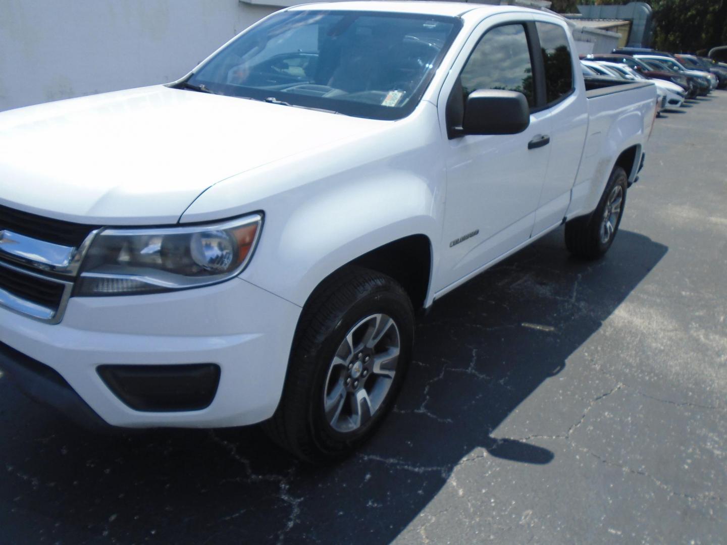 2017 White /Beige Chevrolet Colorado Work Truck Ext. Cab 2WD (1GCHSBEA6H1) with an 2.5L L4 DOHC 16V GAS engine, 6A transmission, located at 6112 N Florida Avenue, Tampa, FL, 33604, (888) 521-5131, 27.954929, -82.459534 - $499 DOWN PLUS TAX & TAG. - Photo#2