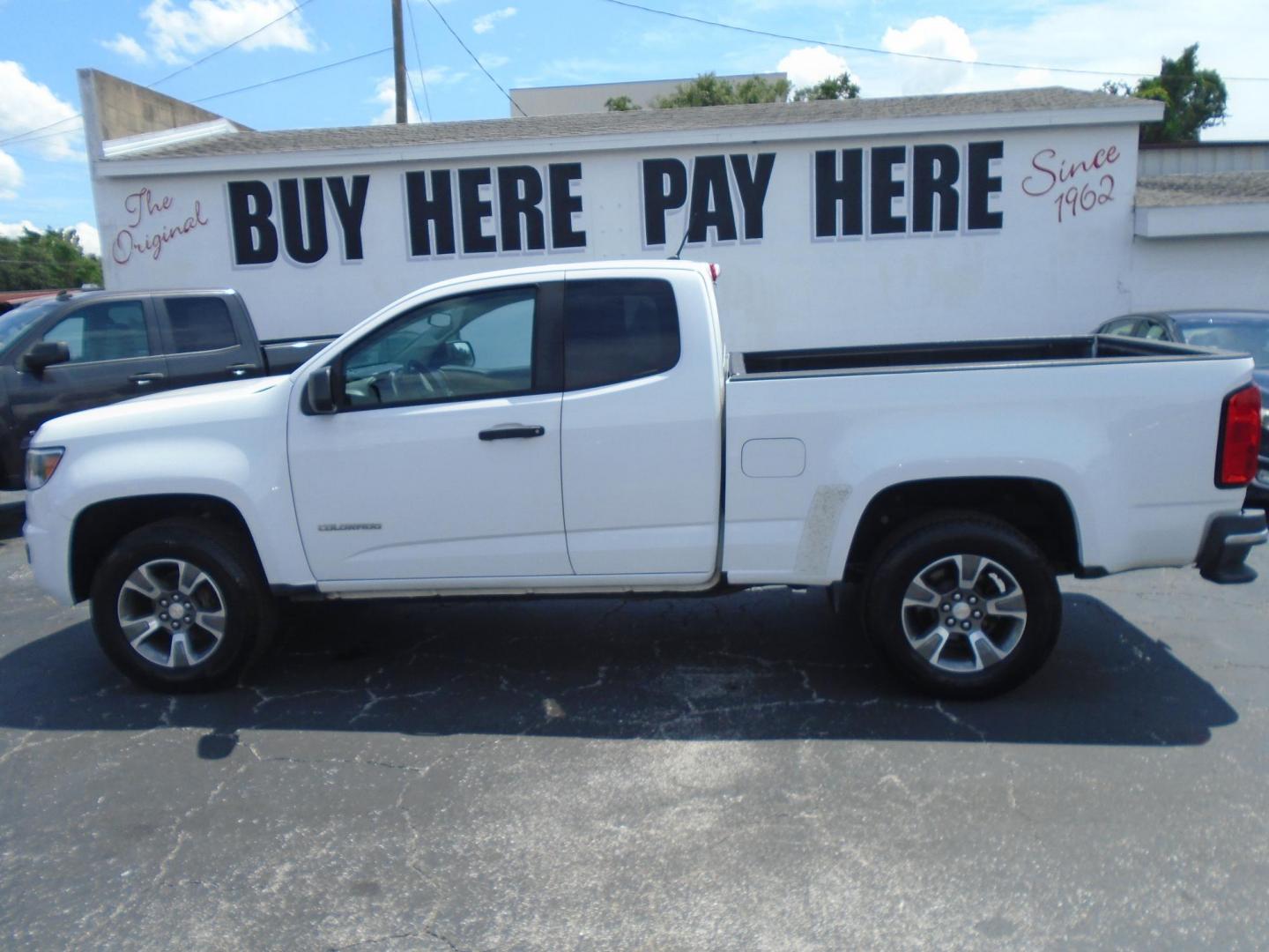 2017 White /Beige Chevrolet Colorado Work Truck Ext. Cab 2WD (1GCHSBEA6H1) with an 2.5L L4 DOHC 16V GAS engine, 6A transmission, located at 6112 N Florida Avenue, Tampa, FL, 33604, (888) 521-5131, 27.954929, -82.459534 - $499 DOWN PLUS TAX & TAG. - Photo#0