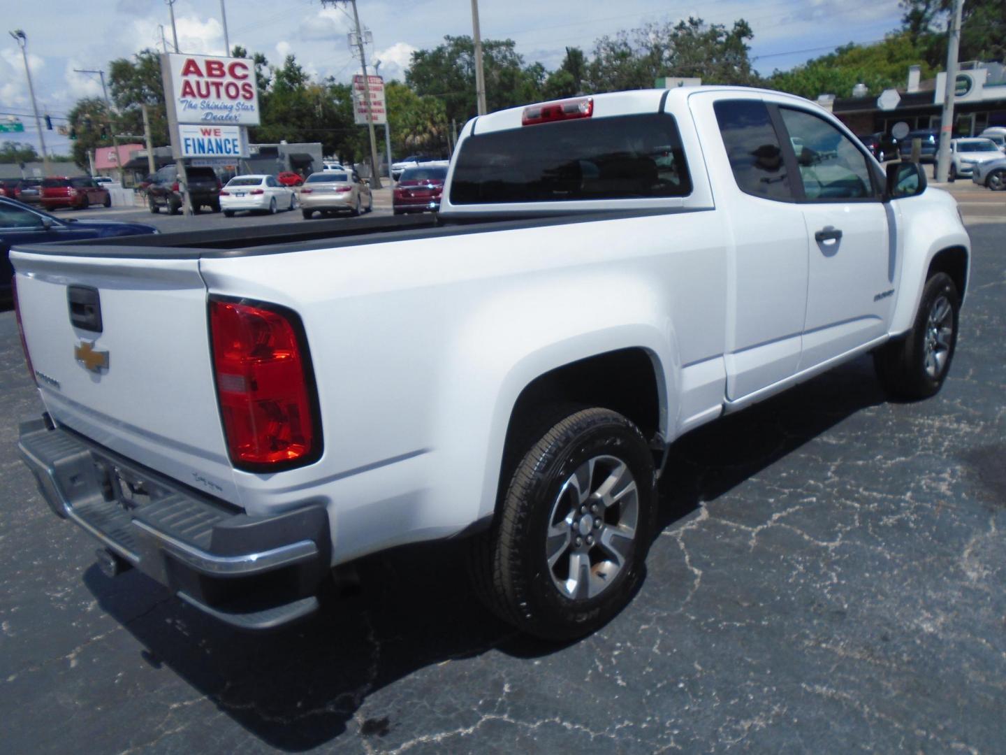 2017 White /Beige Chevrolet Colorado Work Truck Ext. Cab 2WD (1GCHSBEA6H1) with an 2.5L L4 DOHC 16V GAS engine, 6A transmission, located at 6112 N Florida Avenue, Tampa, FL, 33604, (888) 521-5131, 27.954929, -82.459534 - $499 DOWN PLUS TAX & TAG. - Photo#4