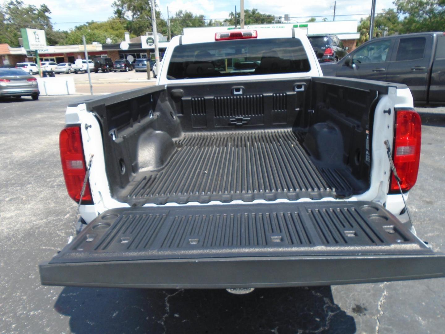 2017 White /Beige Chevrolet Colorado Work Truck Ext. Cab 2WD (1GCHSBEA6H1) with an 2.5L L4 DOHC 16V GAS engine, 6A transmission, located at 6112 N Florida Avenue, Tampa, FL, 33604, (888) 521-5131, 27.954929, -82.459534 - $499 DOWN PLUS TAX & TAG. - Photo#7