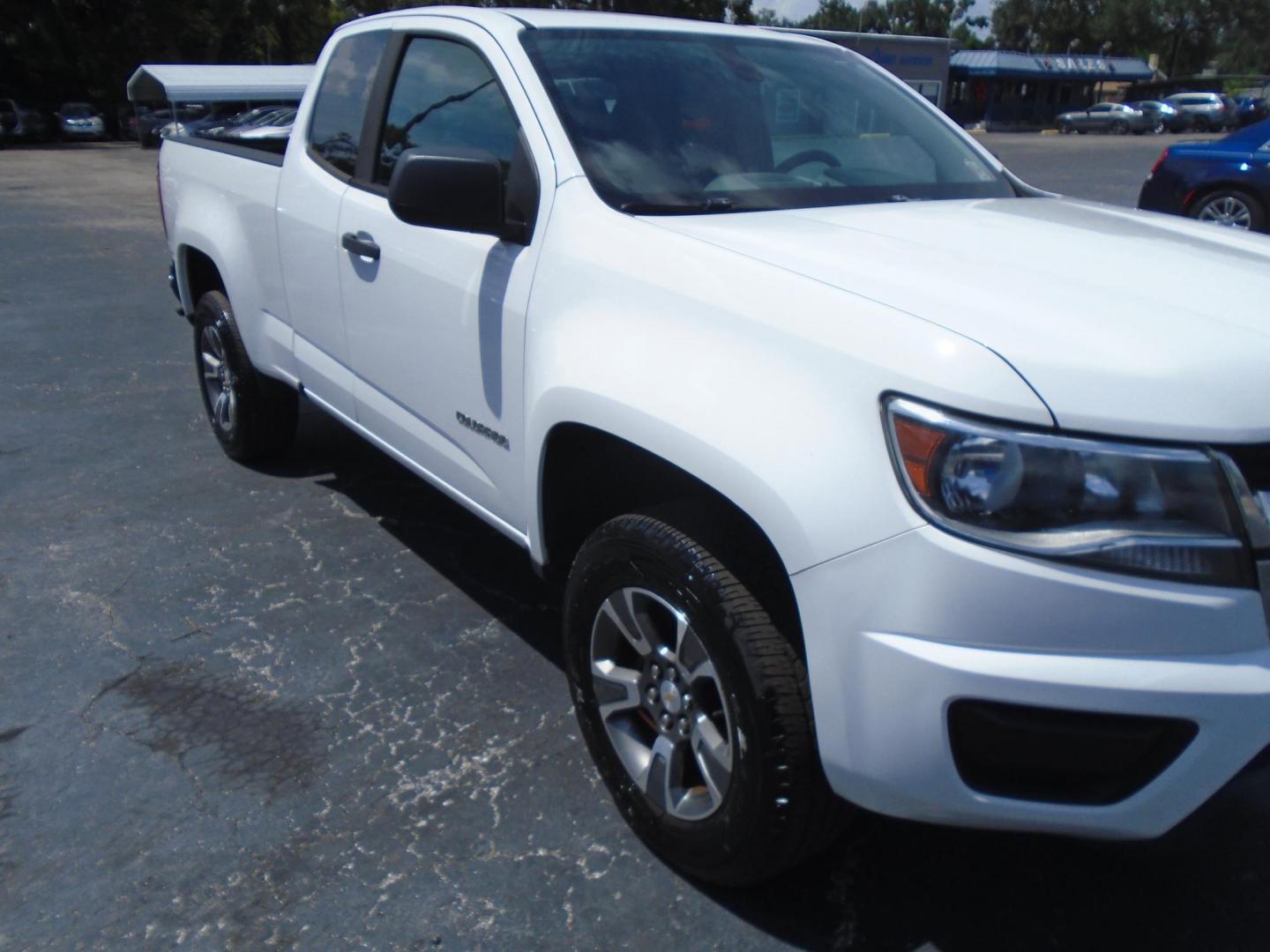 2017 White /Beige Chevrolet Colorado Work Truck Ext. Cab 2WD (1GCHSBEA6H1) with an 2.5L L4 DOHC 16V GAS engine, 6A transmission, located at 6112 N Florida Avenue, Tampa, FL, 33604, (888) 521-5131, 27.954929, -82.459534 - $499 DOWN PLUS TAX & TAG. - Photo#3