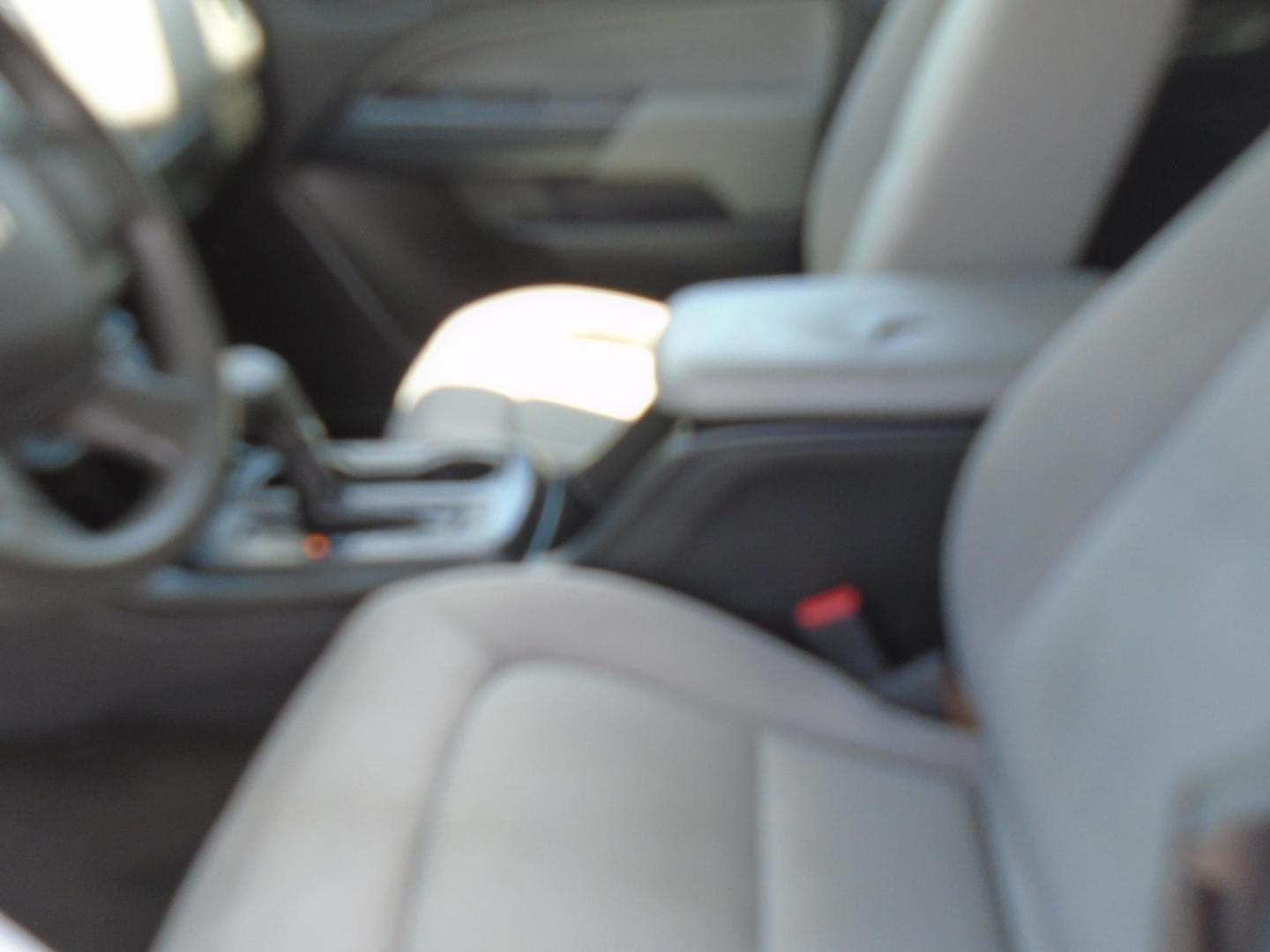 2017 White /Beige Chevrolet Colorado Work Truck Ext. Cab 2WD (1GCHSBEA6H1) with an 2.5L L4 DOHC 16V GAS engine, 6A transmission, located at 6112 N Florida Avenue, Tampa, FL, 33604, (888) 521-5131, 27.954929, -82.459534 - $499 DOWN PLUS TAX & TAG. - Photo#8