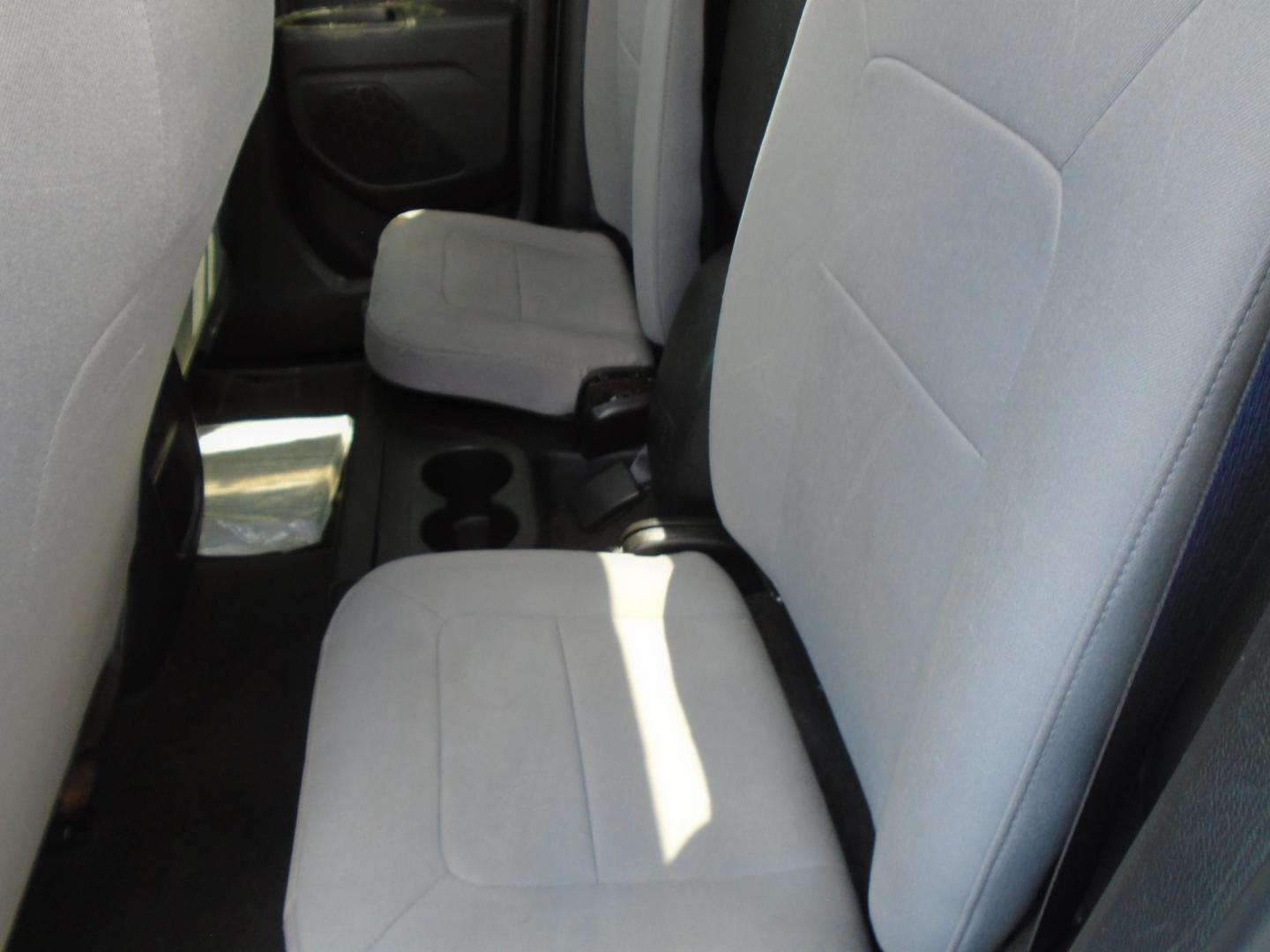 2017 White /Beige Chevrolet Colorado Work Truck Ext. Cab 2WD (1GCHSBEA6H1) with an 2.5L L4 DOHC 16V GAS engine, 6A transmission, located at 6112 N Florida Avenue, Tampa, FL, 33604, (888) 521-5131, 27.954929, -82.459534 - $499 DOWN PLUS TAX & TAG. - Photo#9