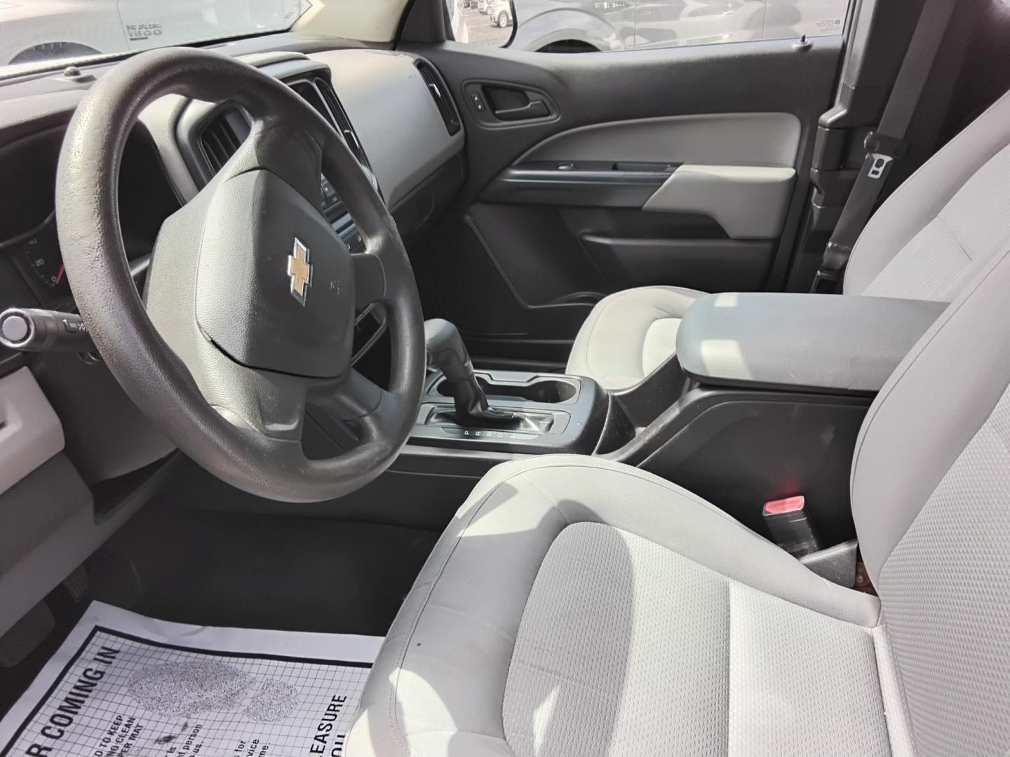 2017 White /Beige Chevrolet Colorado Work Truck Ext. Cab 2WD (1GCHSBEA6H1) with an 2.5L L4 DOHC 16V GAS engine, 6A transmission, located at 6112 N Florida Avenue, Tampa, FL, 33604, (888) 521-5131, 27.954929, -82.459534 - $499 DOWN PLUS TAX & TAG.- Photo#9