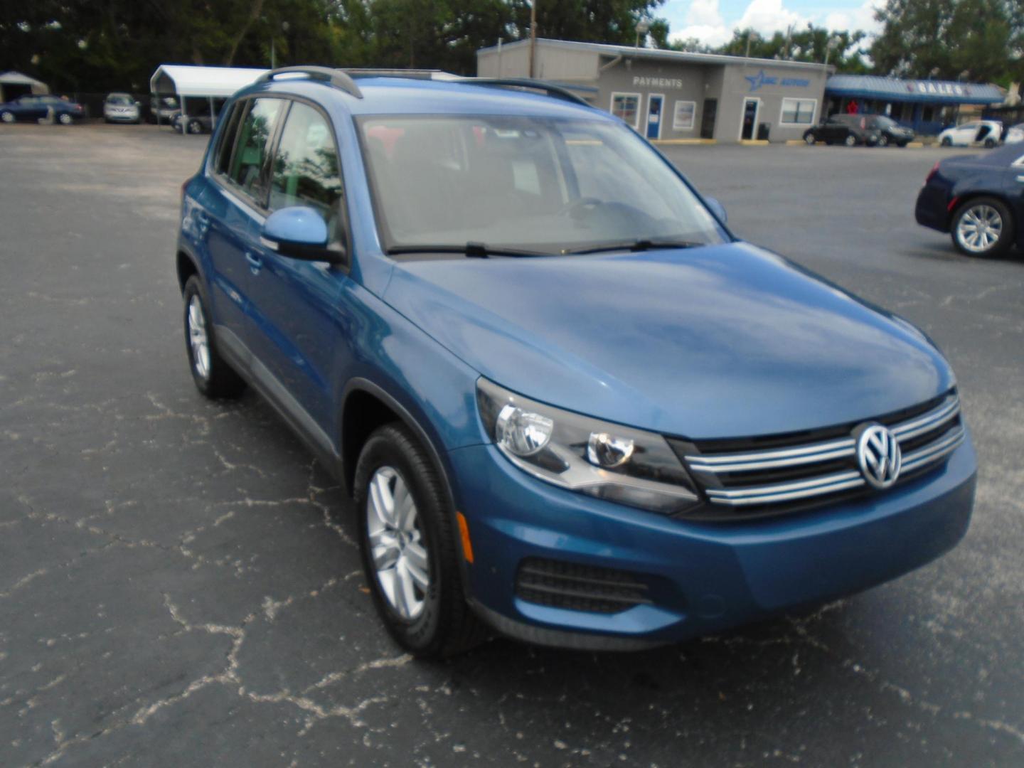 2017 Blue /Black Volkswagen Tiguan SE (WVGAV7AX3HK) with an 2.0L L4 DOHC 16V TURBO engine, 6A transmission, located at 6112 N Florida Avenue, Tampa, FL, 33604, (888) 521-5131, 27.954929, -82.459534 - 499$ down plus tax & tag. - Photo#3