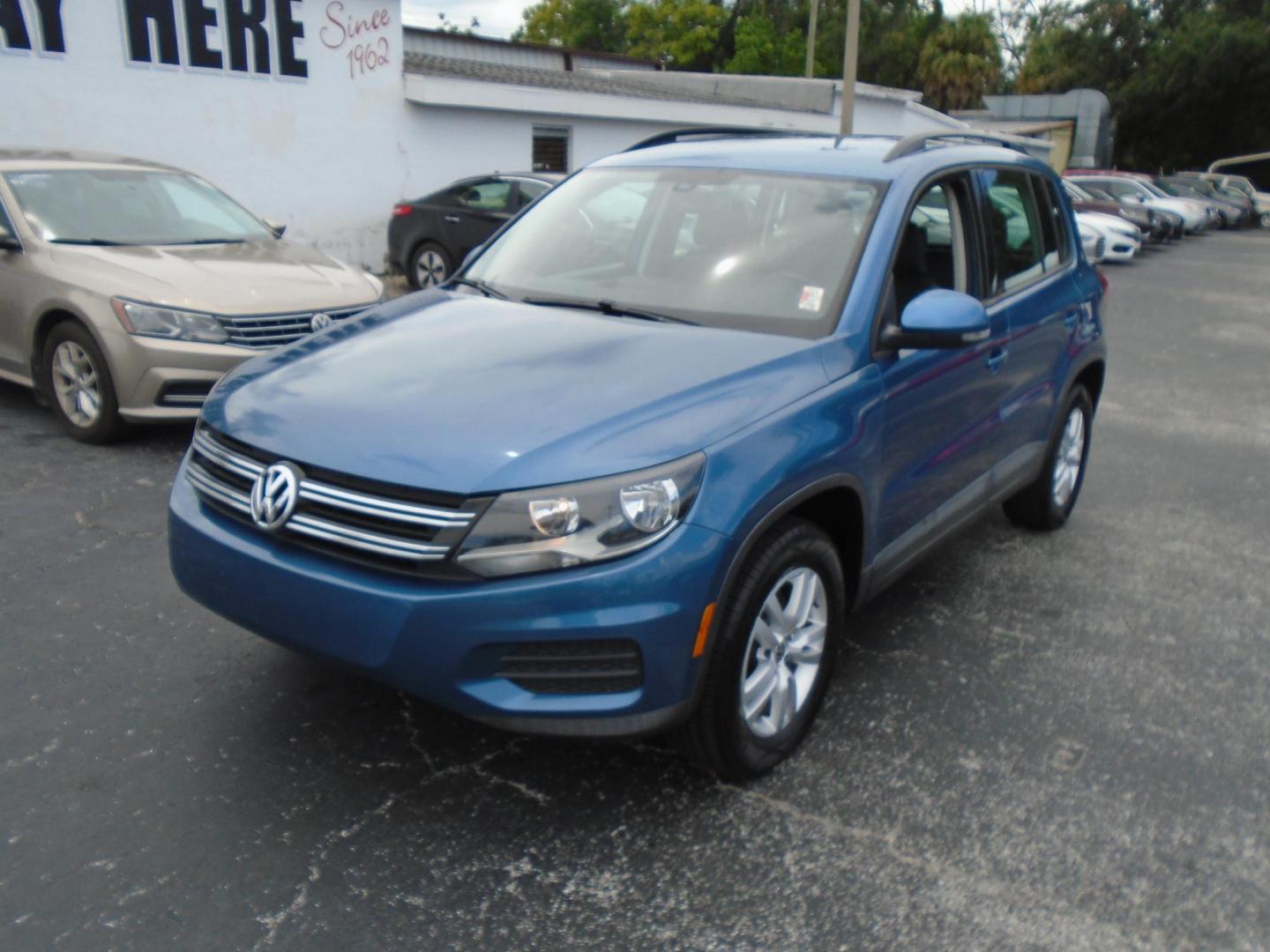 2017 Blue /Black Volkswagen Tiguan SE (WVGAV7AX3HK) with an 2.0L L4 DOHC 16V TURBO engine, 6A transmission, located at 6112 N Florida Avenue, Tampa, FL, 33604, (888) 521-5131, 27.954929, -82.459534 - 499$ down plus tax & tag. - Photo#2