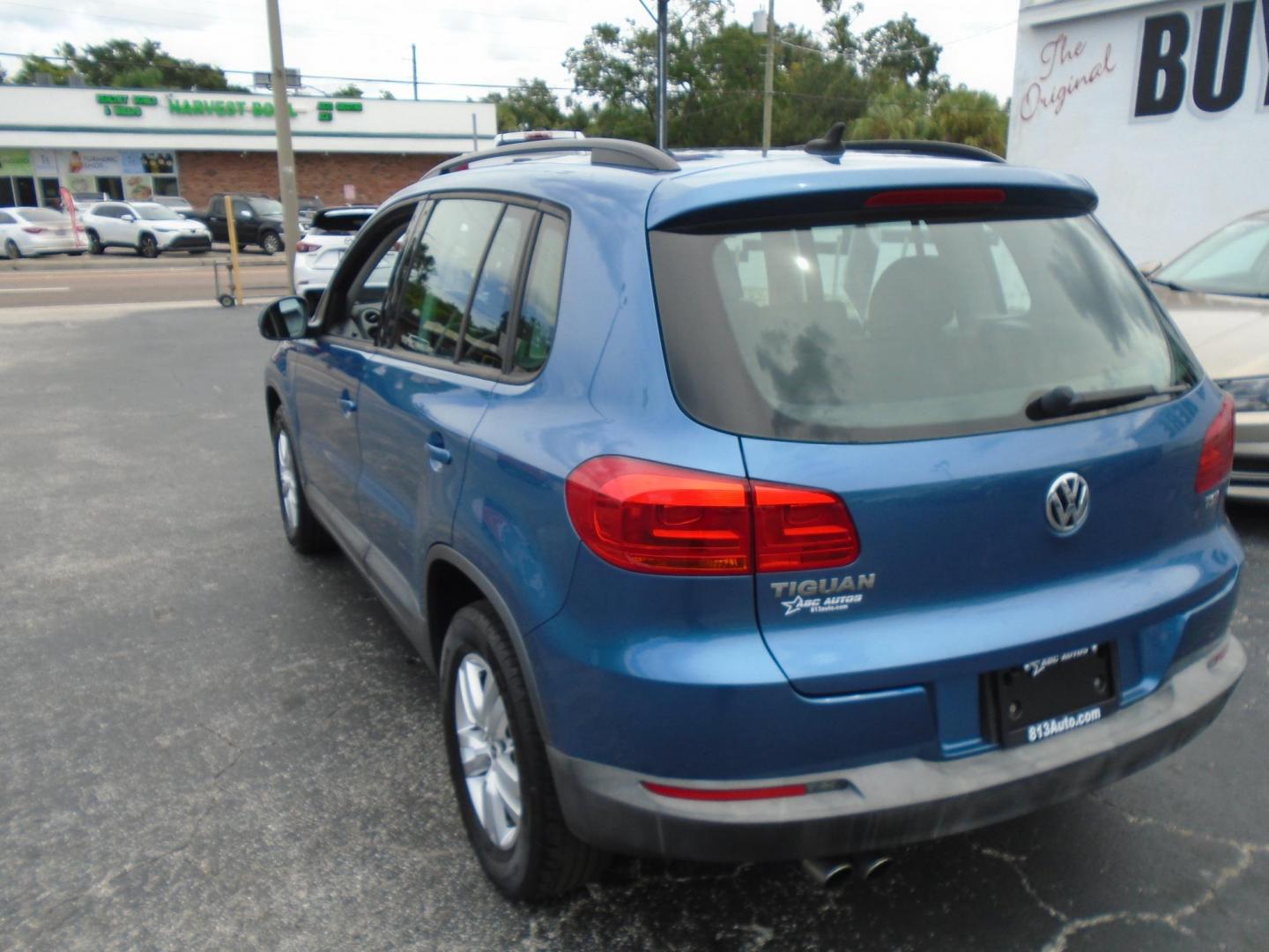2017 Blue /Black Volkswagen Tiguan SE (WVGAV7AX3HK) with an 2.0L L4 DOHC 16V TURBO engine, 6A transmission, located at 6112 N Florida Avenue, Tampa, FL, 33604, (888) 521-5131, 27.954929, -82.459534 - 499$ down plus tax & tag. - Photo#6