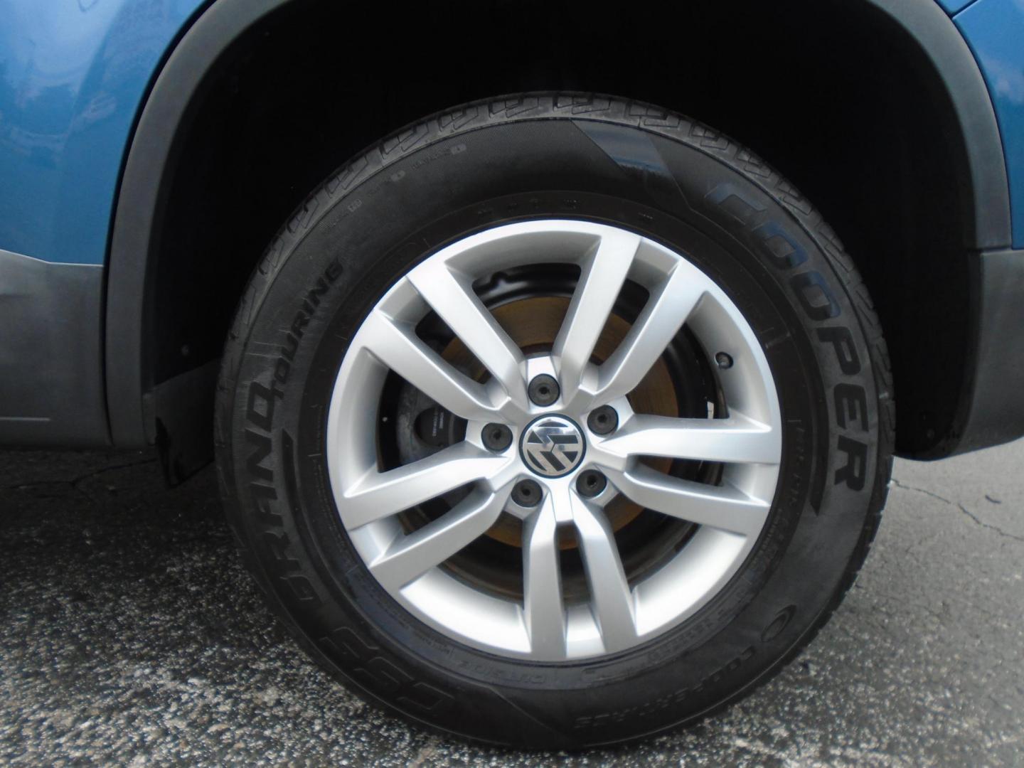 2017 Blue /Black Volkswagen Tiguan SE (WVGAV7AX3HK) with an 2.0L L4 DOHC 16V TURBO engine, 6A transmission, located at 6112 N Florida Avenue, Tampa, FL, 33604, (888) 521-5131, 27.954929, -82.459534 - 499$ down plus tax & tag. - Photo#14