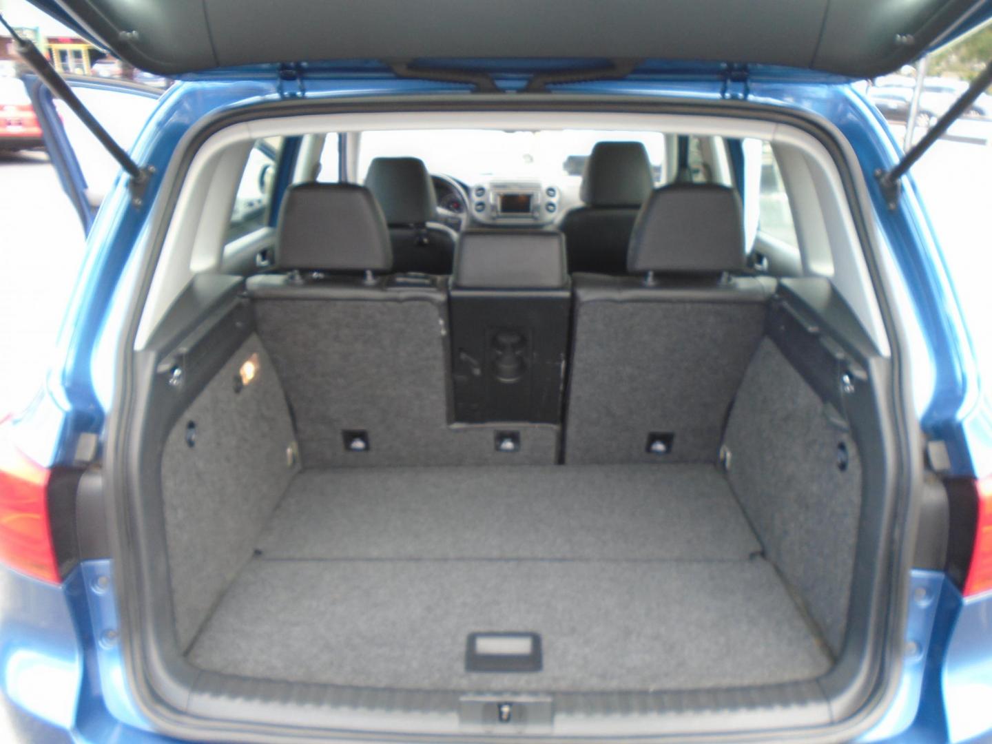 2017 Blue /Black Volkswagen Tiguan SE (WVGAV7AX3HK) with an 2.0L L4 DOHC 16V TURBO engine, 6A transmission, located at 6112 N Florida Avenue, Tampa, FL, 33604, (888) 521-5131, 27.954929, -82.459534 - 499$ down plus tax & tag. - Photo#7