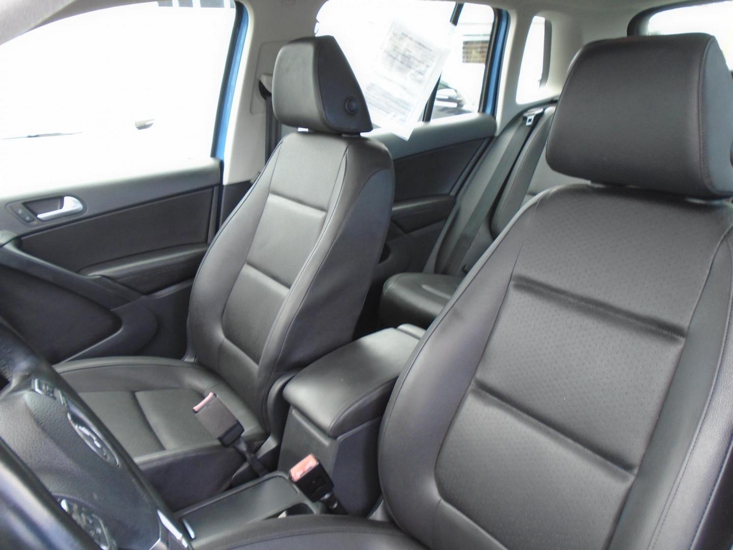 2017 Blue /Black Volkswagen Tiguan SE (WVGAV7AX3HK) with an 2.0L L4 DOHC 16V TURBO engine, 6A transmission, located at 6112 N Florida Avenue, Tampa, FL, 33604, (888) 521-5131, 27.954929, -82.459534 - 499$ down plus tax & tag. - Photo#10