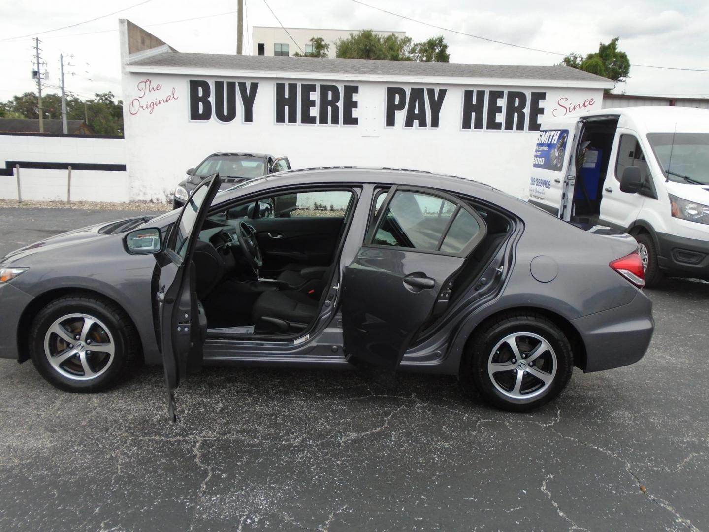 2015 SILVER /Grey Honda Civic SE Sedan CVT (19XFB2F79FE) with an 1.8L L4 SOHC 16V engine, Continuously Variable Transmission transmission, located at 6112 N Florida Avenue, Tampa, FL, 33604, (888) 521-5131, 27.954929, -82.459534 - Just $499 down, plus tax and tag. - Photo#1