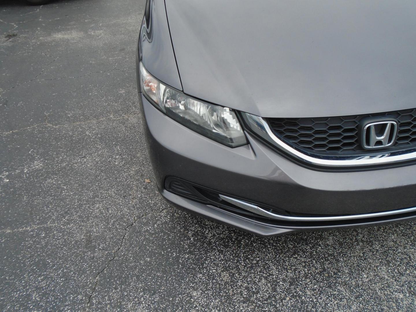 2015 SILVER /Grey Honda Civic SE Sedan CVT (19XFB2F79FE) with an 1.8L L4 SOHC 16V engine, Continuously Variable Transmission transmission, located at 6112 N Florida Avenue, Tampa, FL, 33604, (888) 521-5131, 27.954929, -82.459534 - Just $499 down, plus tax and tag. - Photo#5