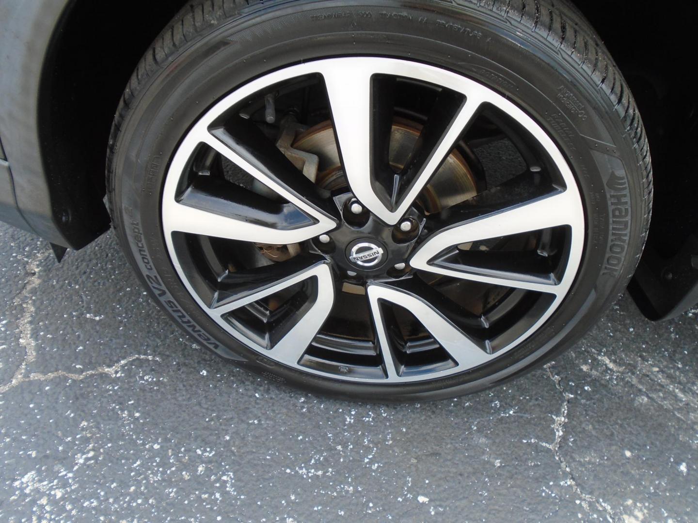 2017 BLACK /Beige Nissan Rogue Sport SL (JN1BJ1CP2HW) with an 2.0L L4 DOHC 16V engine, CVT transmission, located at 6112 N Florida Avenue, Tampa, FL, 33604, (888) 521-5131, 27.954929, -82.459534 - Just $499 down, plus tax and tag. - Photo#15