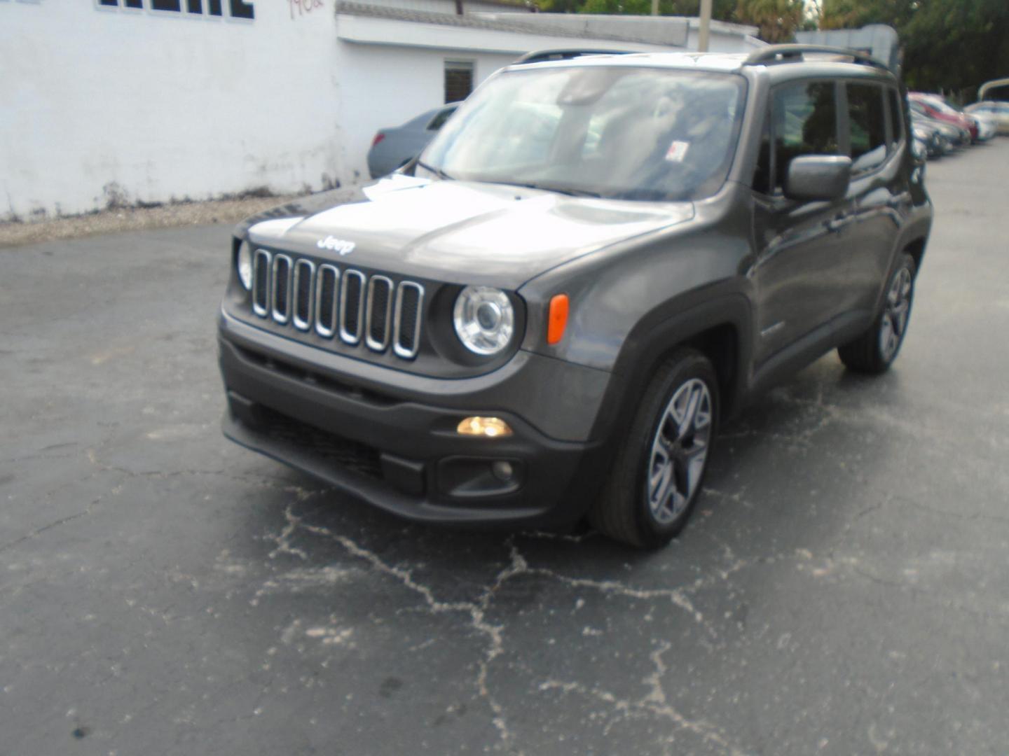 2018 GRAY /Grey Jeep Renegade Latitude FWD (ZACCJABB2JP) with an 2.4L L4 DOHC 16V engine, 6M transmission, located at 6112 N Florida Avenue, Tampa, FL, 33604, (888) 521-5131, 27.954929, -82.459534 - $499 down, plus tax & tag. - Photo#2