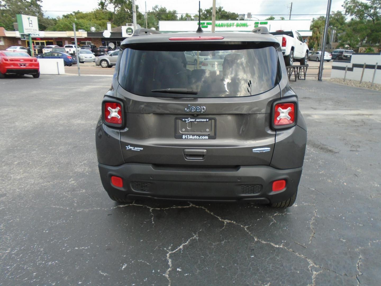 2018 GRAY /Grey Jeep Renegade Latitude FWD (ZACCJABB2JP) with an 2.4L L4 DOHC 16V engine, 6M transmission, located at 6112 N Florida Avenue, Tampa, FL, 33604, (888) 521-5131, 27.954929, -82.459534 - $499 down, plus tax & tag. - Photo#4
