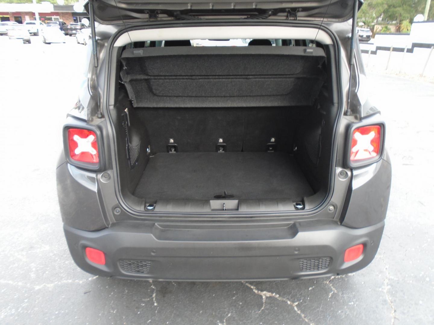 2018 GRAY /Grey Jeep Renegade Latitude FWD (ZACCJABB2JP) with an 2.4L L4 DOHC 16V engine, 6M transmission, located at 6112 N Florida Avenue, Tampa, FL, 33604, (888) 521-5131, 27.954929, -82.459534 - $499 down, plus tax & tag. - Photo#7