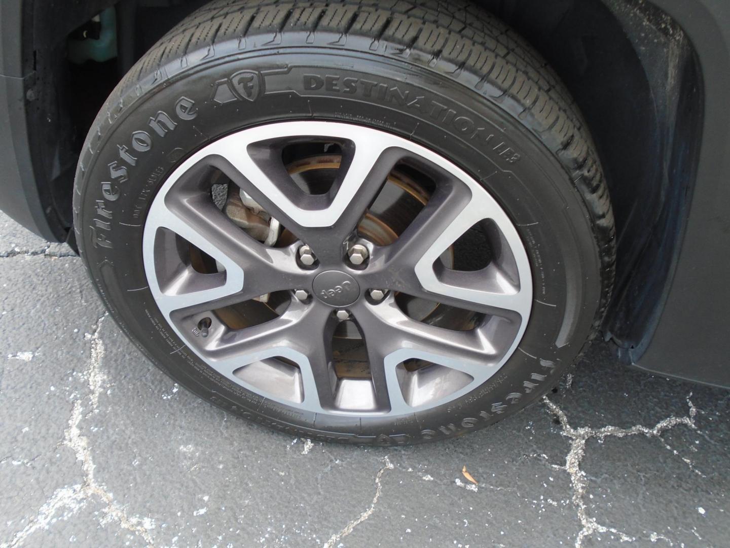 2018 GRAY /Grey Jeep Renegade Latitude FWD (ZACCJABB2JP) with an 2.4L L4 DOHC 16V engine, 6M transmission, located at 6112 N Florida Avenue, Tampa, FL, 33604, (888) 521-5131, 27.954929, -82.459534 - $499 down, plus tax & tag. - Photo#14