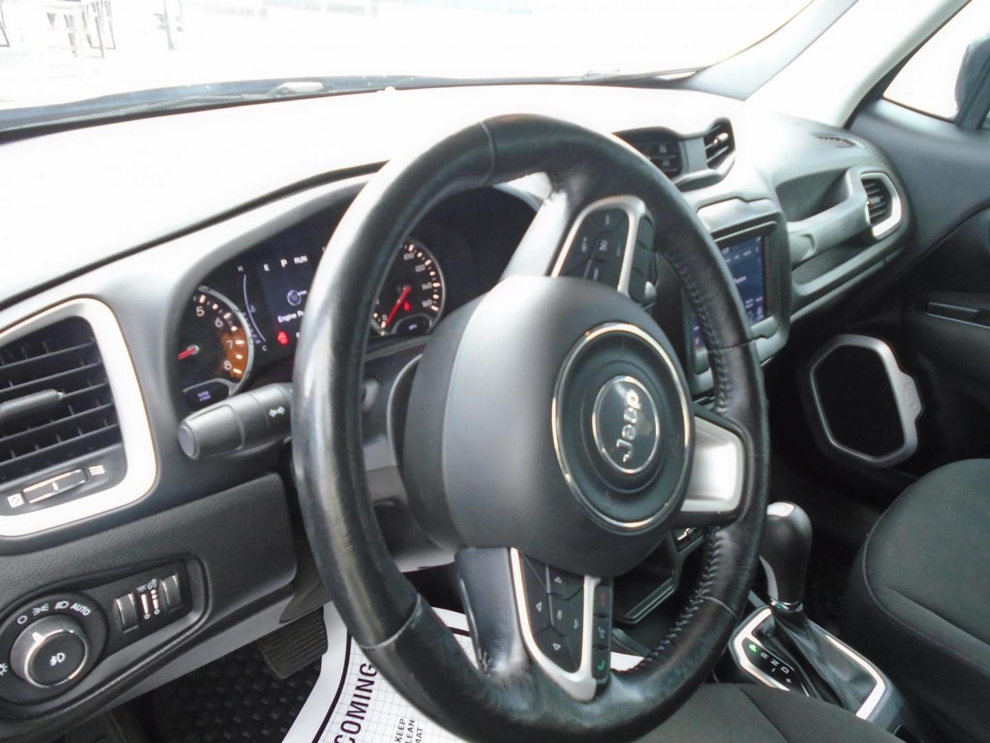 2018 GRAY /Grey Jeep Renegade Latitude FWD (ZACCJABB2JP) with an 2.4L L4 DOHC 16V engine, 6M transmission, located at 6112 N Florida Avenue, Tampa, FL, 33604, (888) 521-5131, 27.954929, -82.459534 - $499 down, plus tax & tag. - Photo#9
