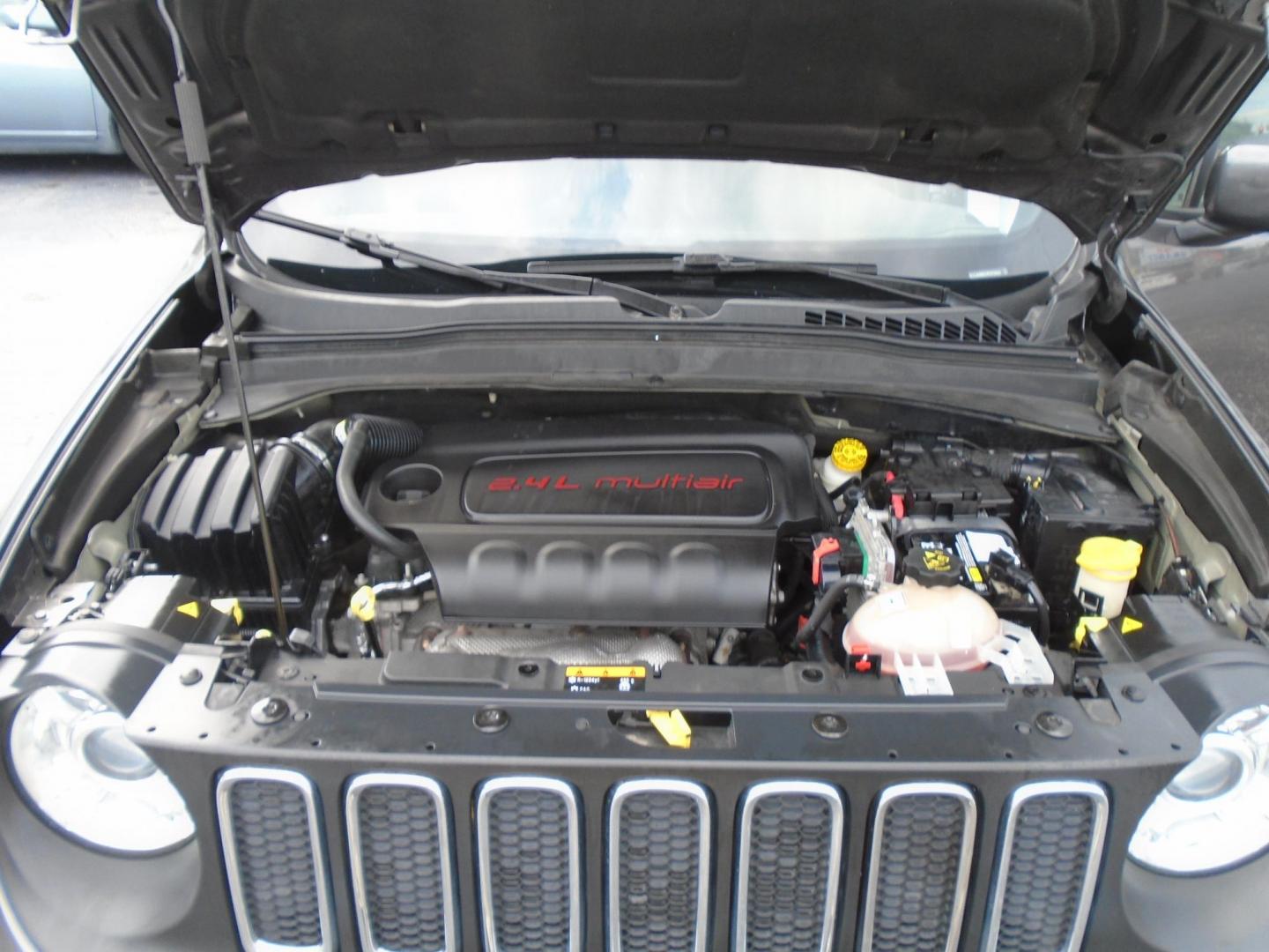 2018 GRAY /Grey Jeep Renegade Latitude FWD (ZACCJABB2JP) with an 2.4L L4 DOHC 16V engine, 6M transmission, located at 6112 N Florida Avenue, Tampa, FL, 33604, (888) 521-5131, 27.954929, -82.459534 - $499 down, plus tax & tag. - Photo#15