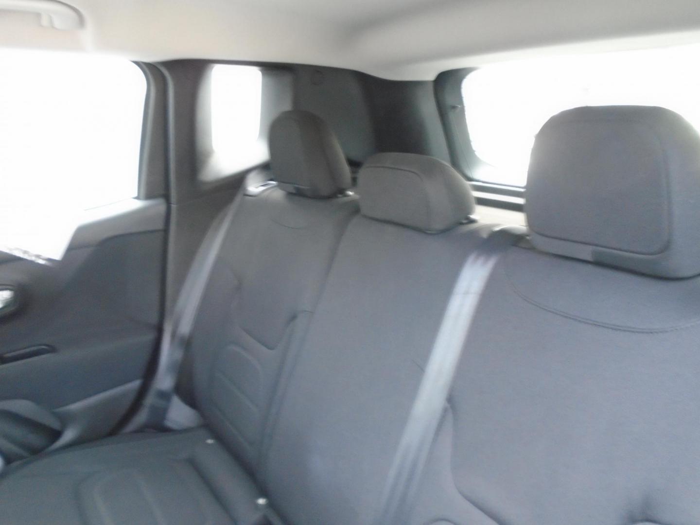 2018 GRAY /Grey Jeep Renegade Latitude FWD (ZACCJABB2JP) with an 2.4L L4 DOHC 16V engine, 6M transmission, located at 6112 N Florida Avenue, Tampa, FL, 33604, (888) 521-5131, 27.954929, -82.459534 - $499 down, plus tax & tag. - Photo#13