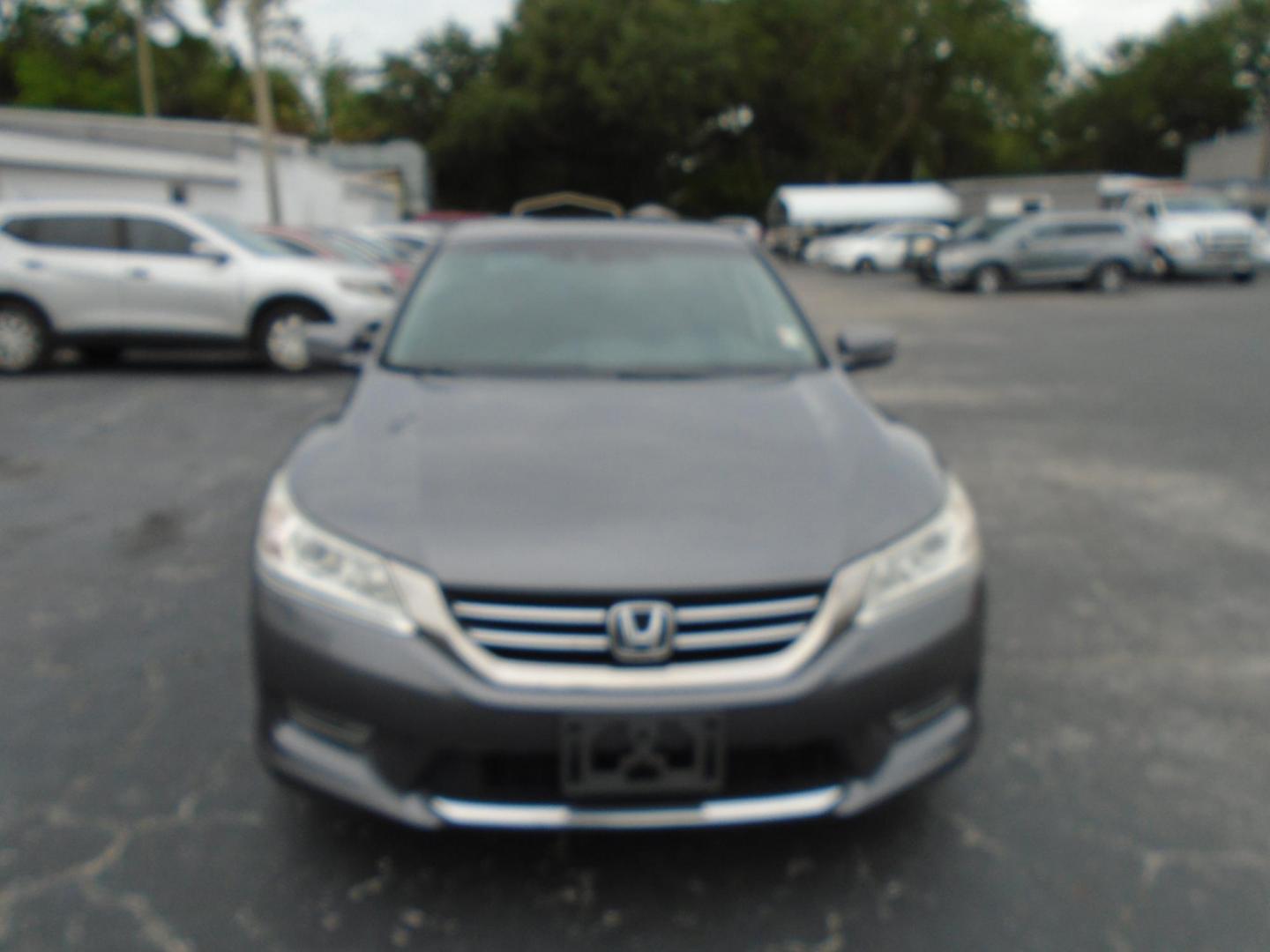 2013 GRAY /BLACK Honda Accord EX-L V6 Sedan AT (1HGCR3F88DA) with an 3.5L V6 SOHC 24V engine, 6-Speed Automatic transmission, located at 6112 N Florida Avenue, Tampa, FL, 33604, (888) 521-5131, 27.954929, -82.459534 - 499$ down plus tax & tag. - Photo#1