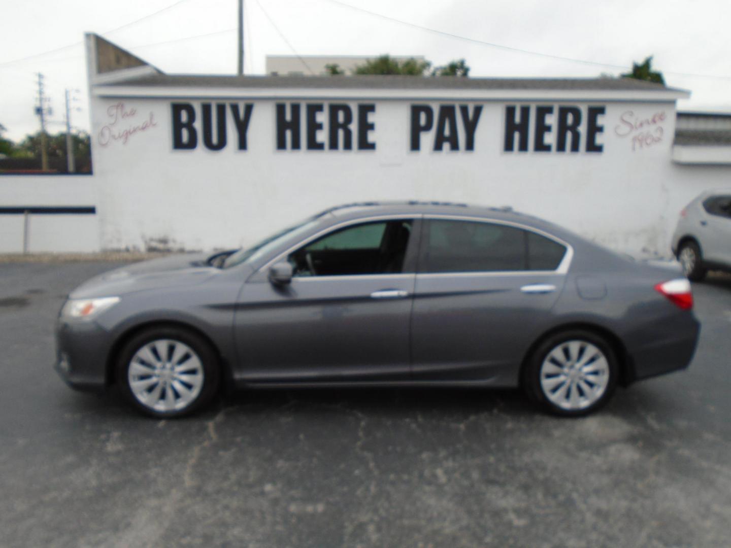 2013 GRAY /BLACK Honda Accord EX-L V6 Sedan AT (1HGCR3F88DA) with an 3.5L V6 SOHC 24V engine, 6-Speed Automatic transmission, located at 6112 N Florida Avenue, Tampa, FL, 33604, (888) 521-5131, 27.954929, -82.459534 - 499$ down plus tax & tag. - Photo#0