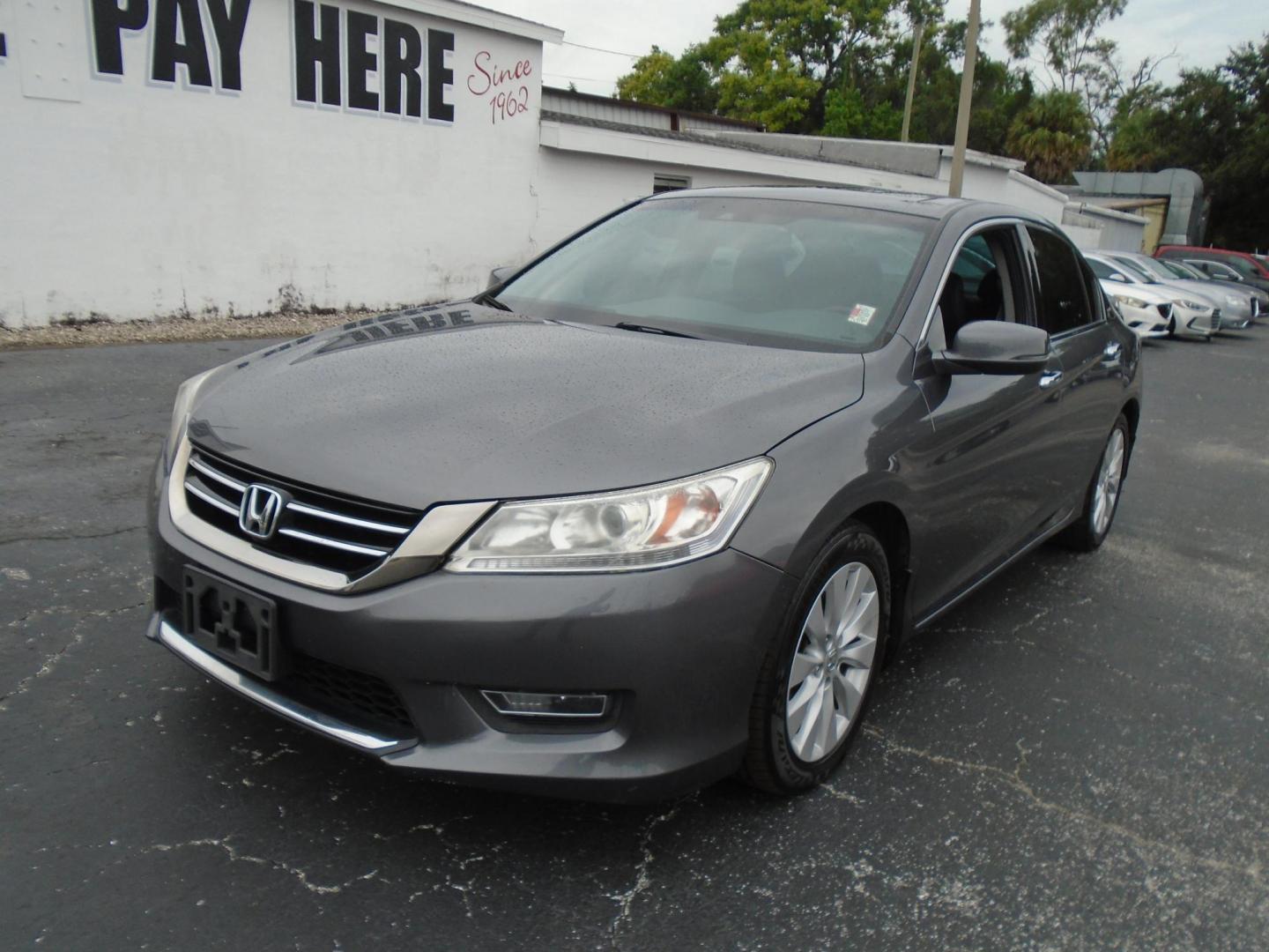 2013 GRAY /BLACK Honda Accord EX-L V6 Sedan AT (1HGCR3F88DA) with an 3.5L V6 SOHC 24V engine, 6-Speed Automatic transmission, located at 6112 N Florida Avenue, Tampa, FL, 33604, (888) 521-5131, 27.954929, -82.459534 - 499$ down plus tax & tag. - Photo#2
