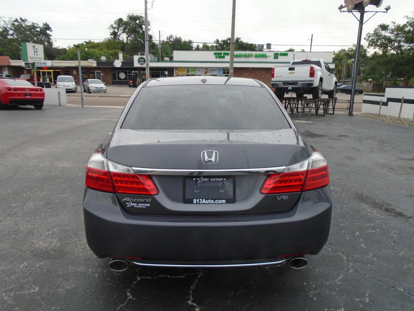 2013 GRAY /BLACK Honda Accord EX-L V6 Sedan AT (1HGCR3F88DA) with an 3.5L V6 SOHC 24V engine, 6-Speed Automatic transmission, located at 6112 N Florida Avenue, Tampa, FL, 33604, (888) 521-5131, 27.954929, -82.459534 - 499$ down plus tax & tag. - Photo#4